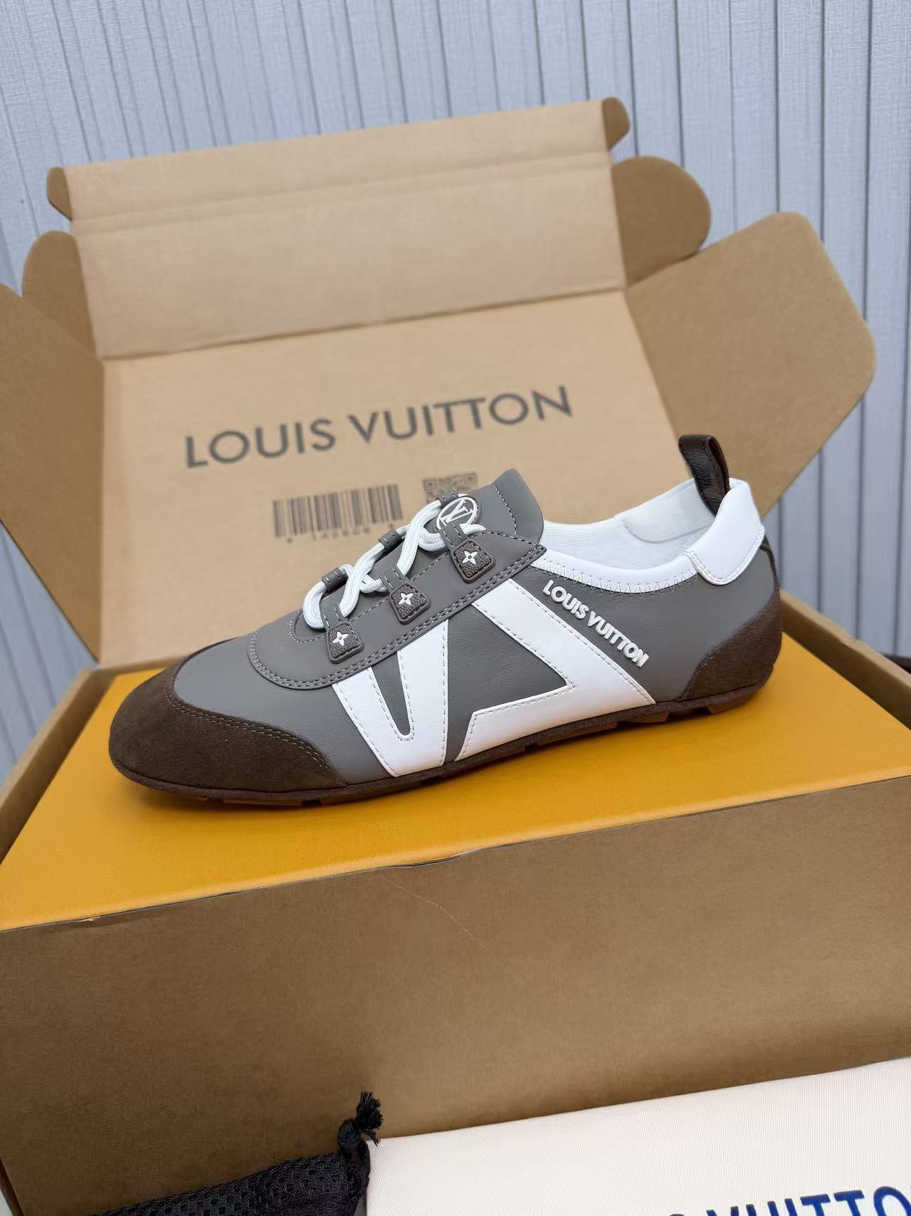 LV shoe