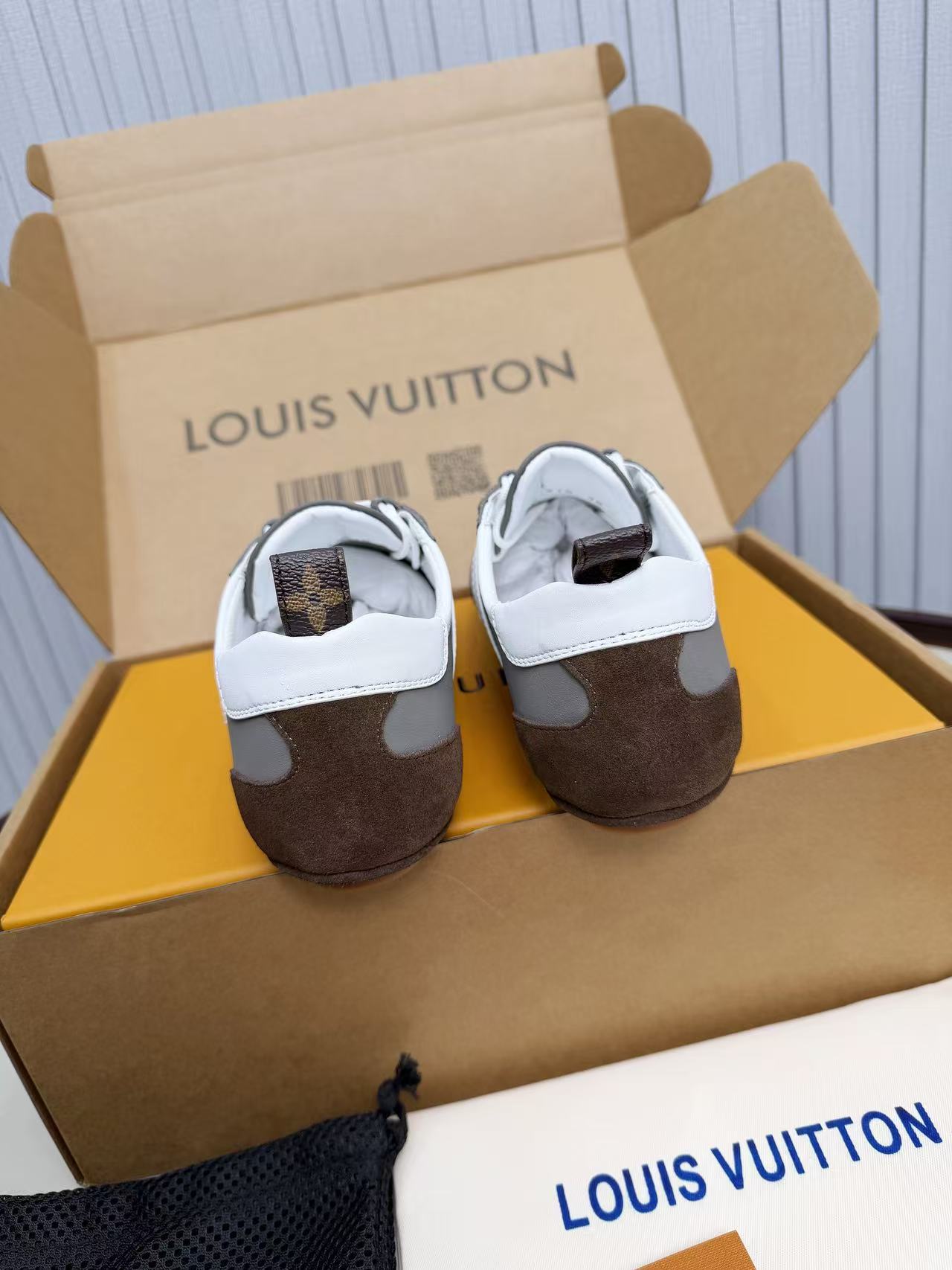 LV shoe