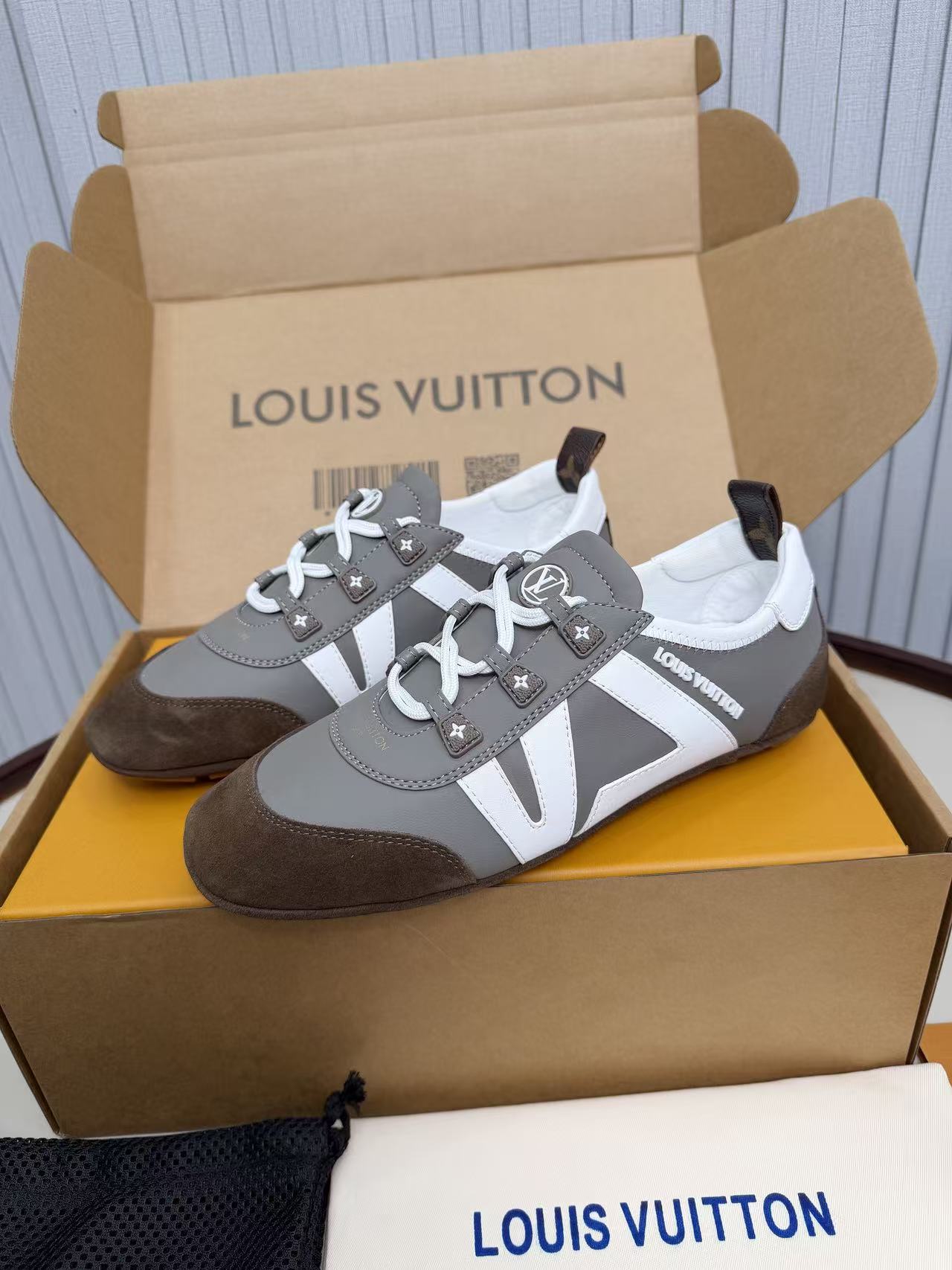 LV shoe