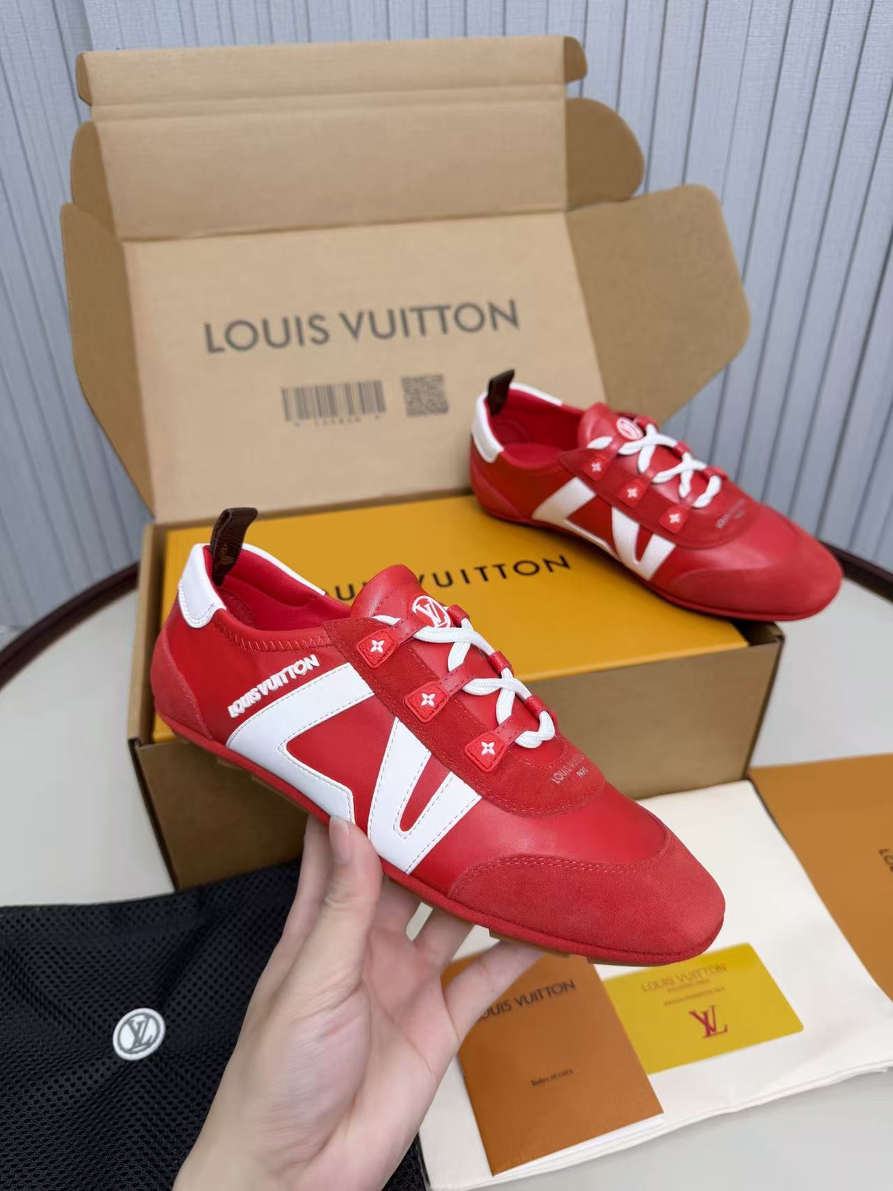 LV shoe