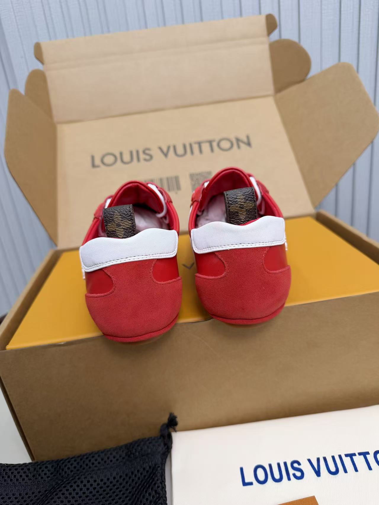 LV shoe