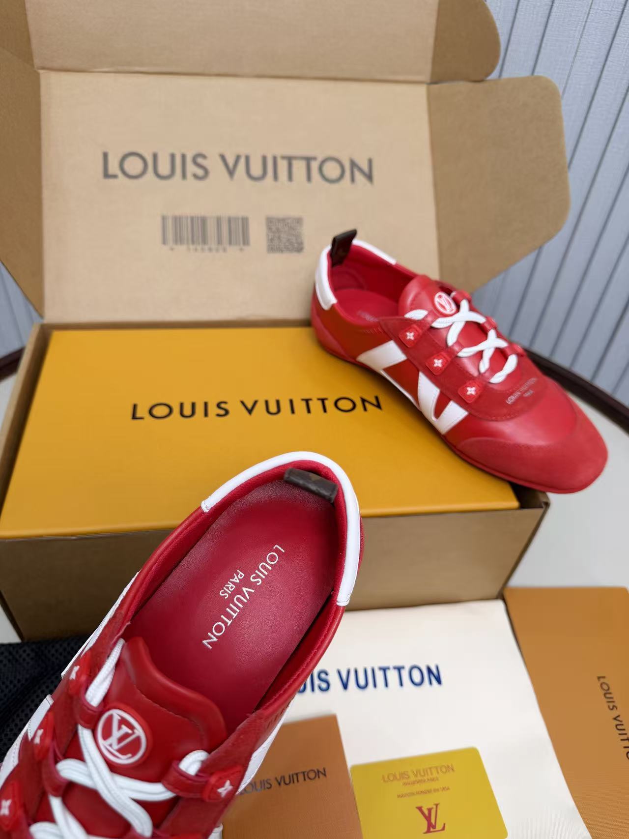 LV shoe