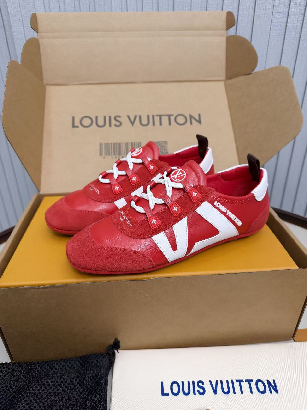 LV shoe