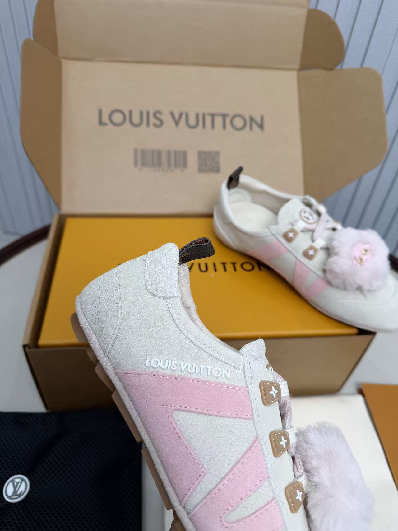 LV shoe