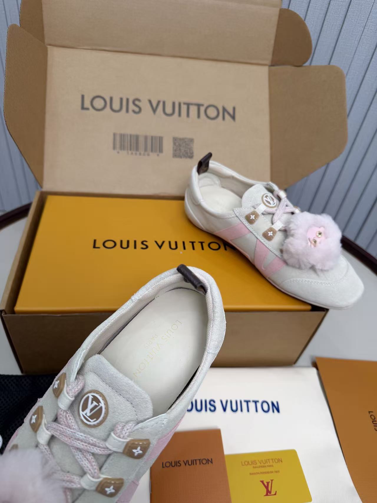 LV shoe