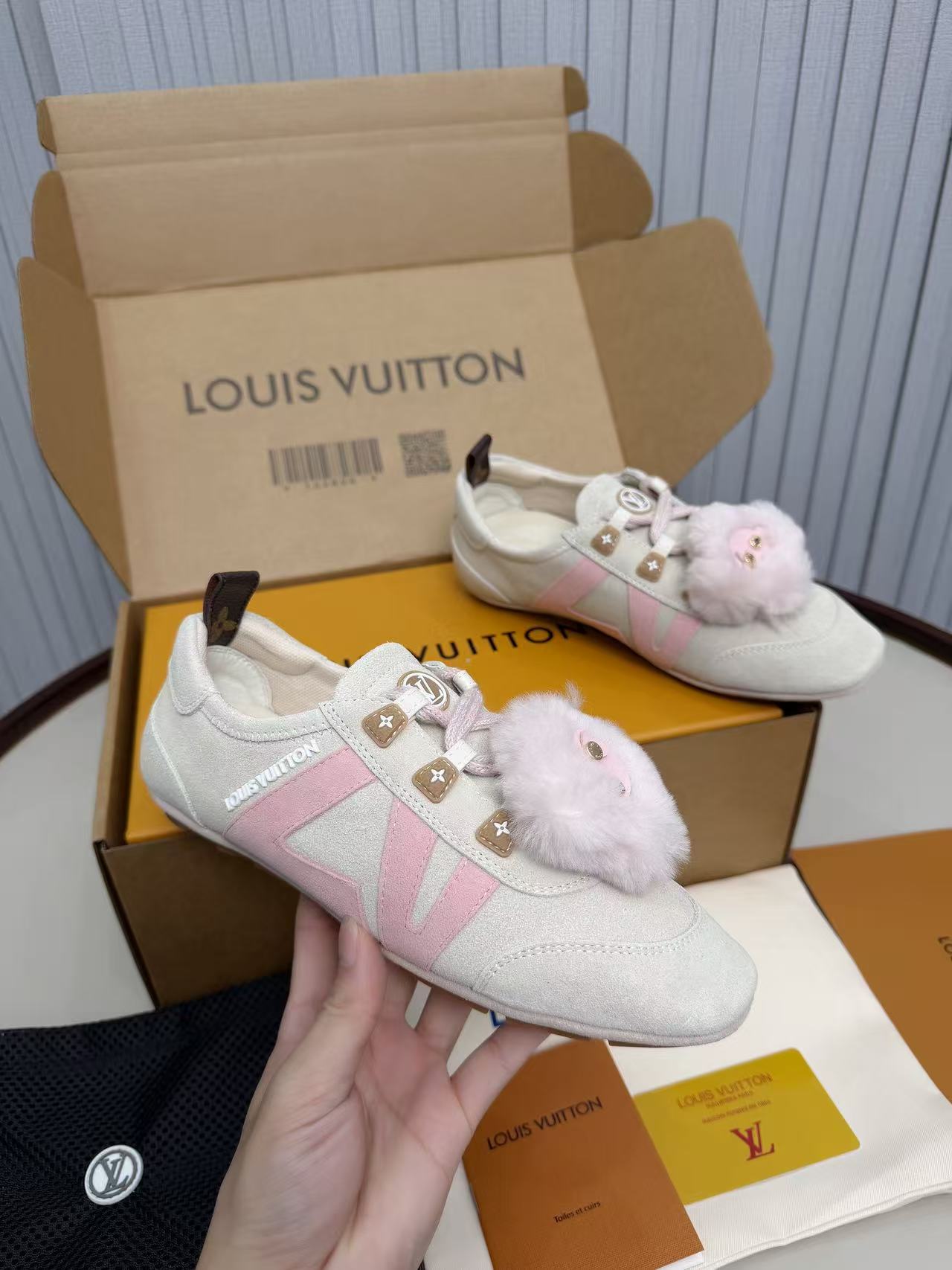 LV shoe