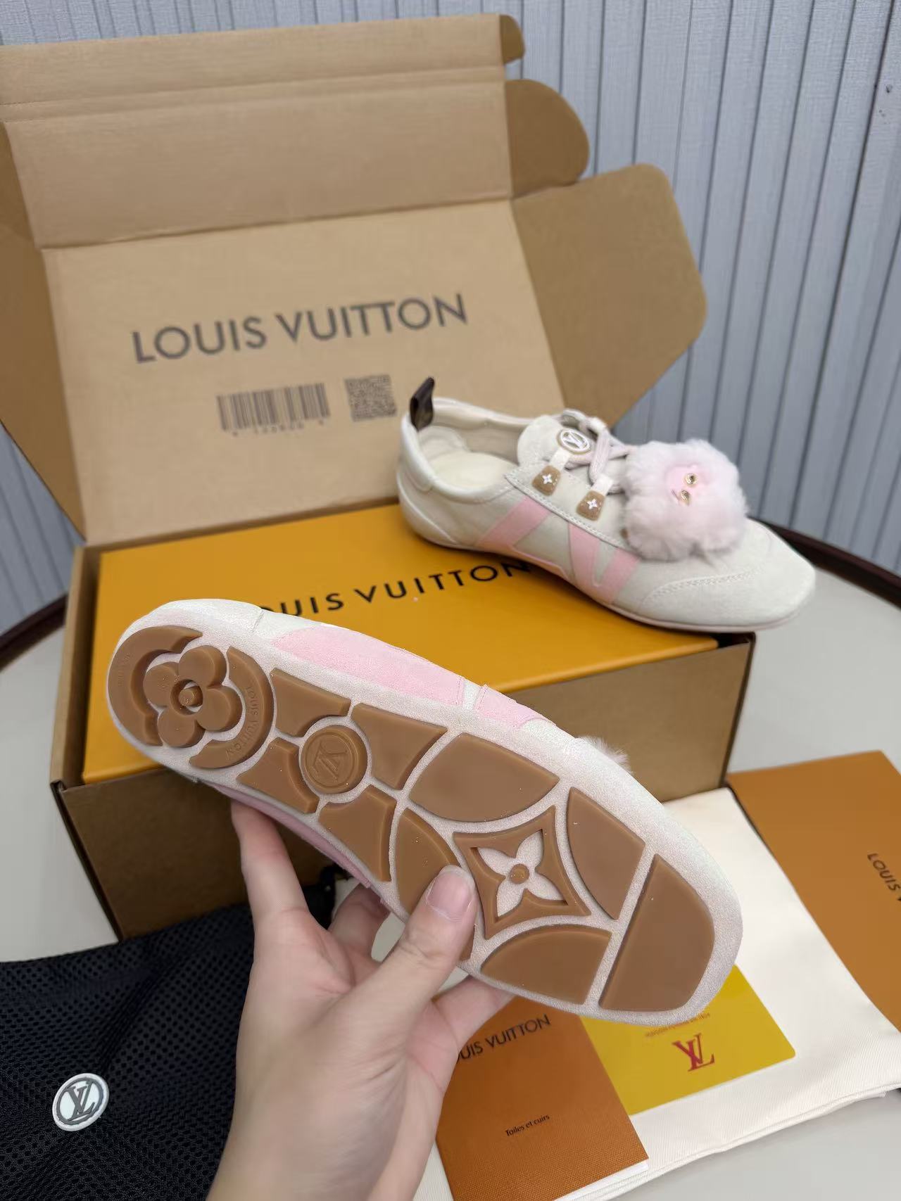 LV shoe