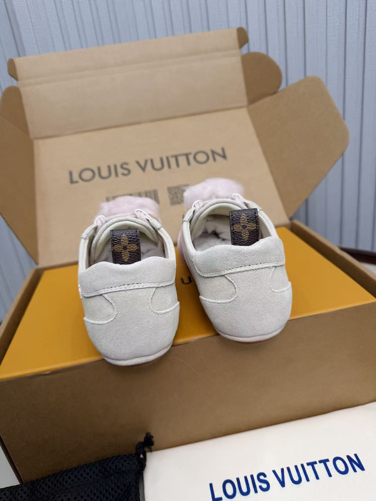LV shoe