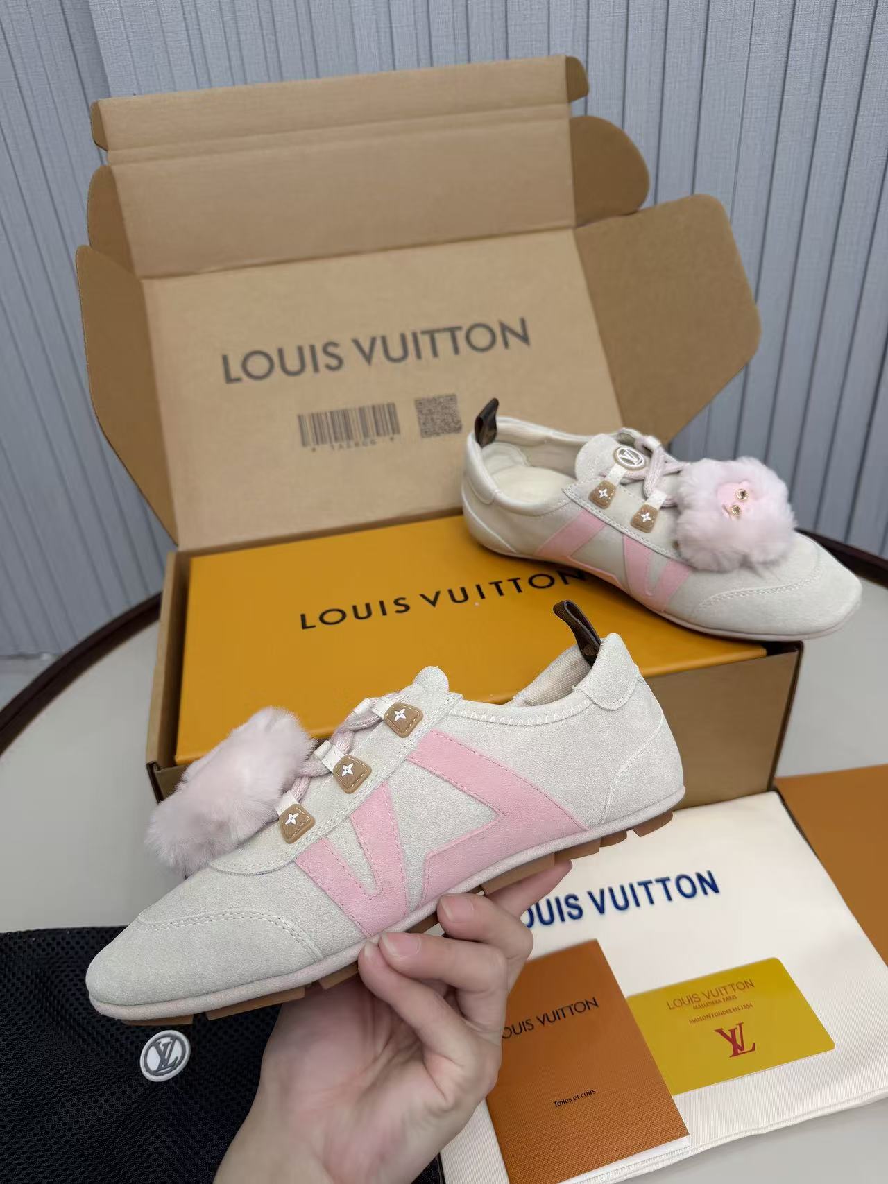 LV shoe