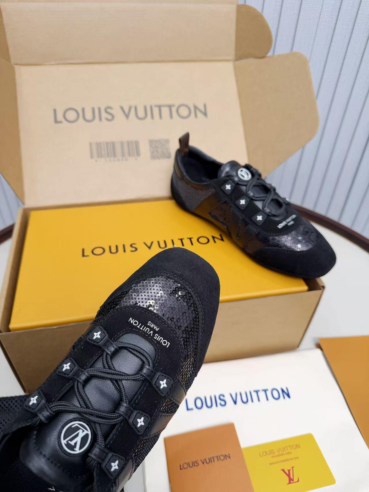 LV shoe