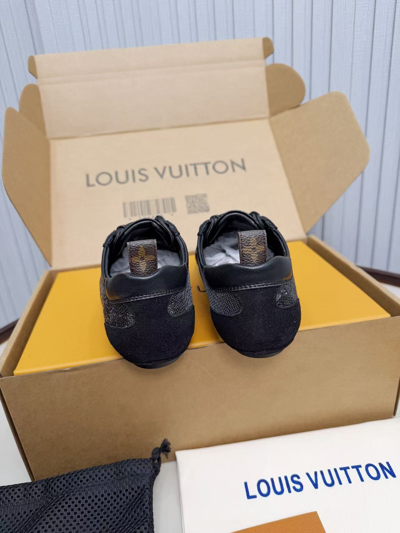 LV shoe