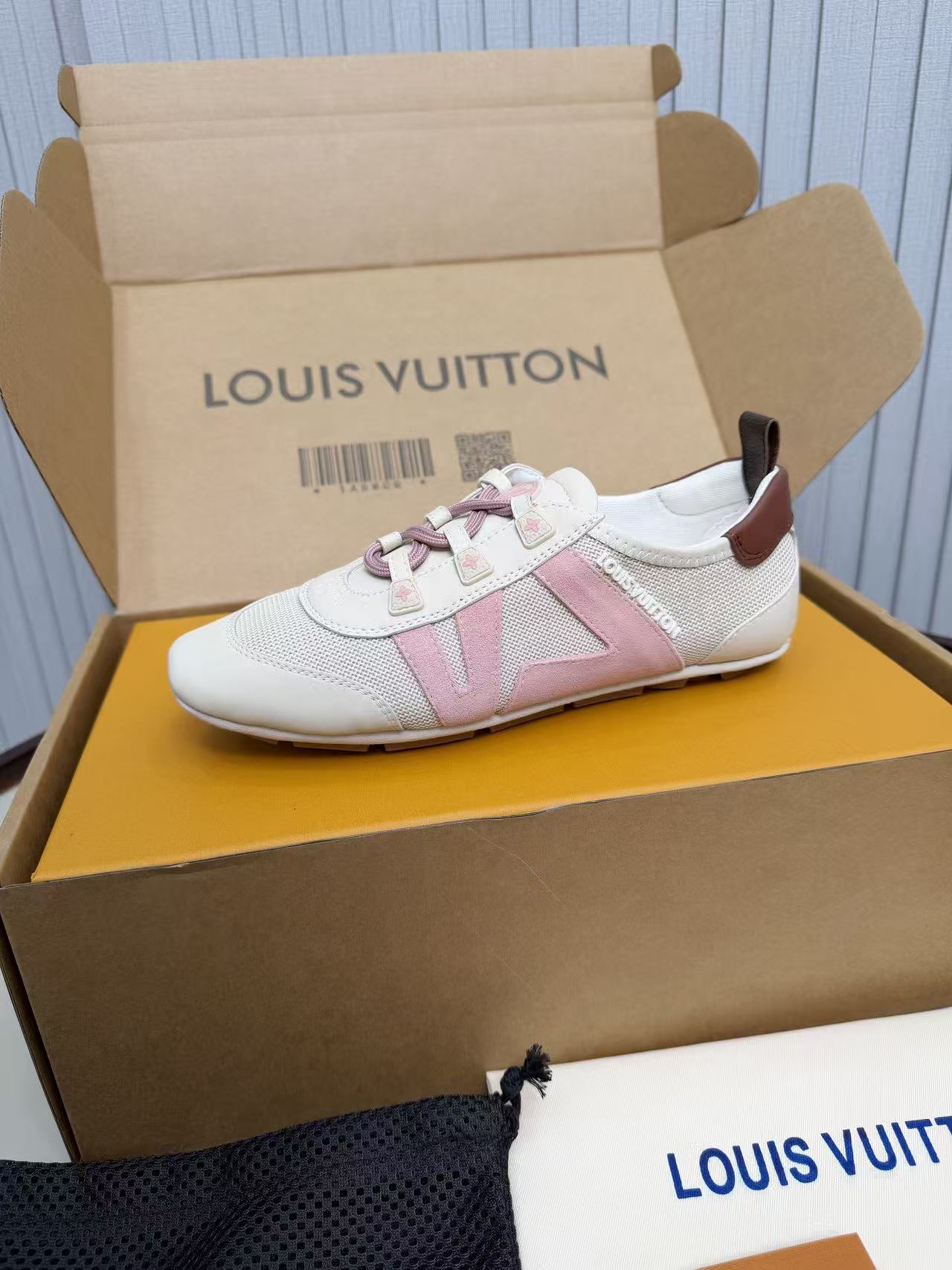 LV shoe