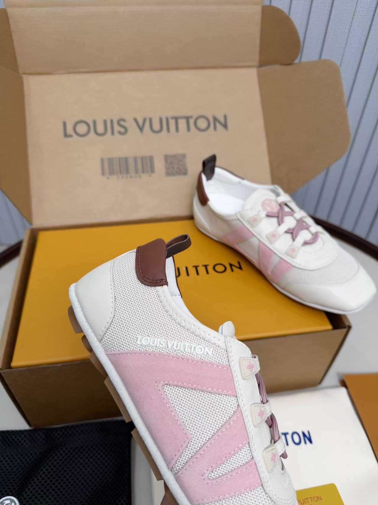 LV shoe