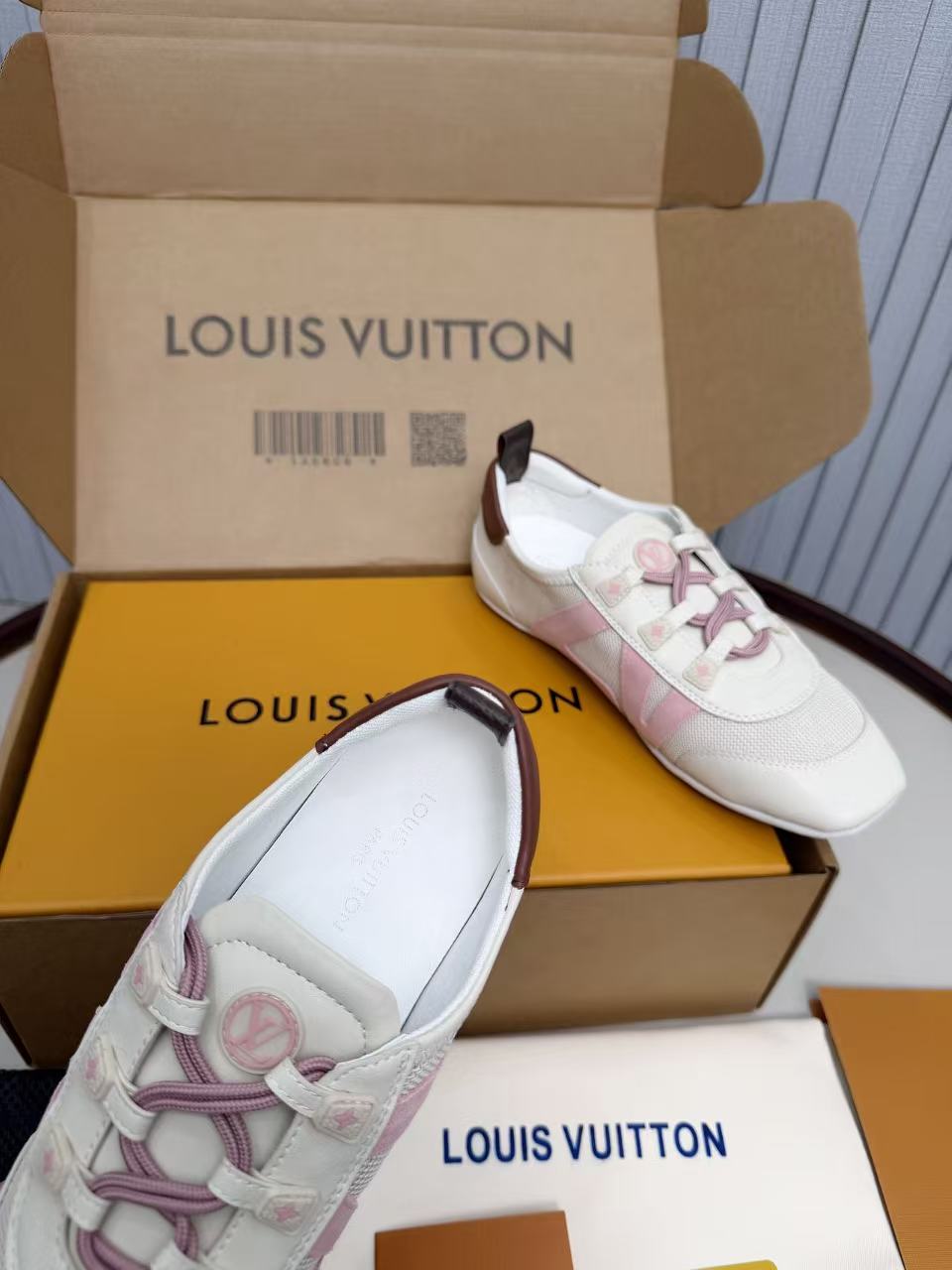 LV shoe