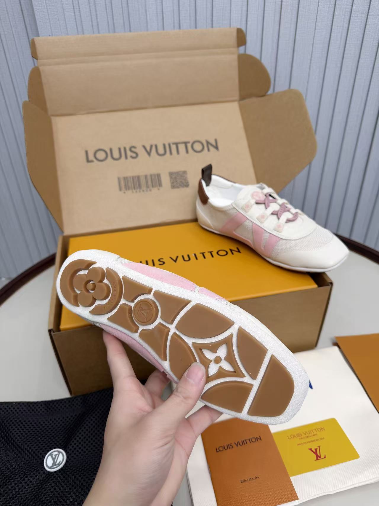 LV shoe
