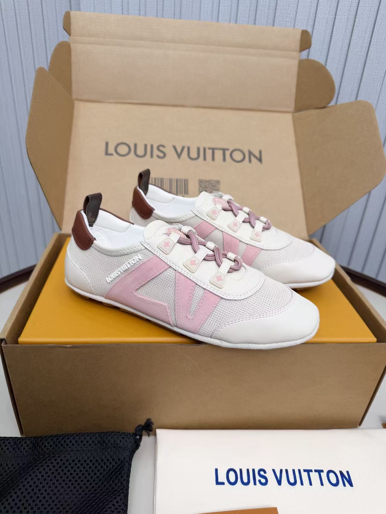 LV shoe
