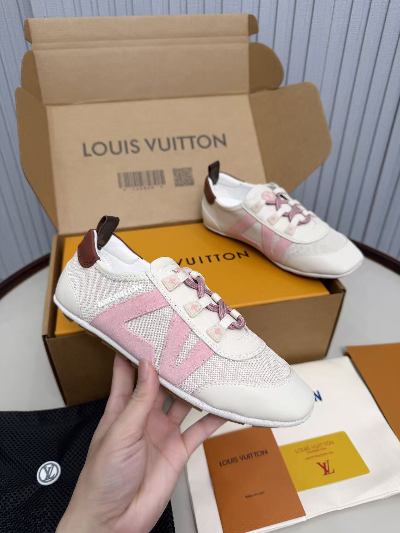 LV shoe
