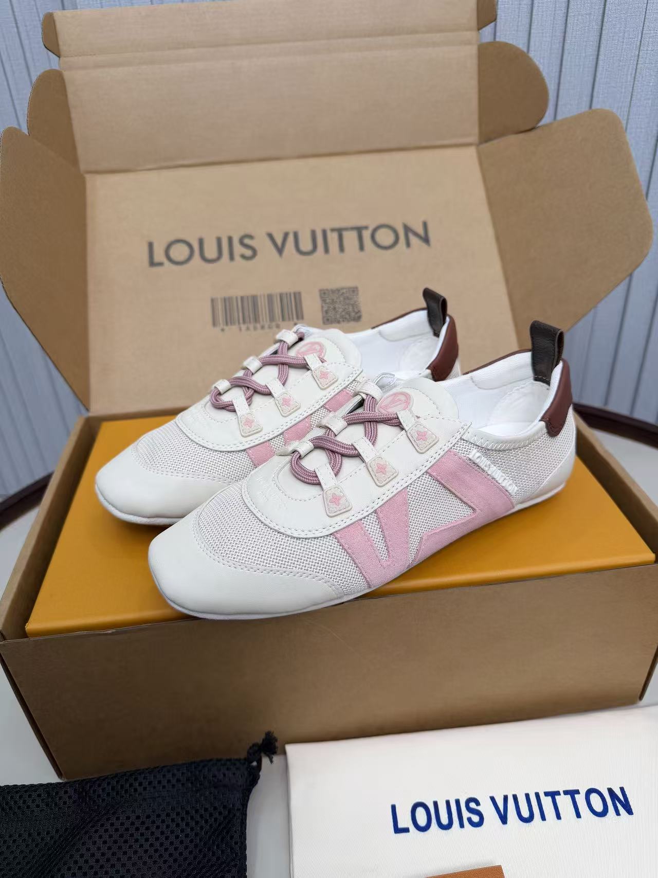 LV shoe