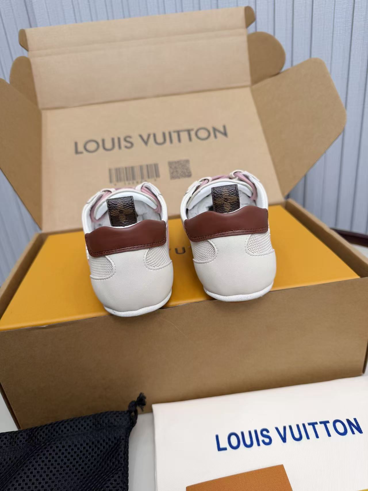 LV shoe