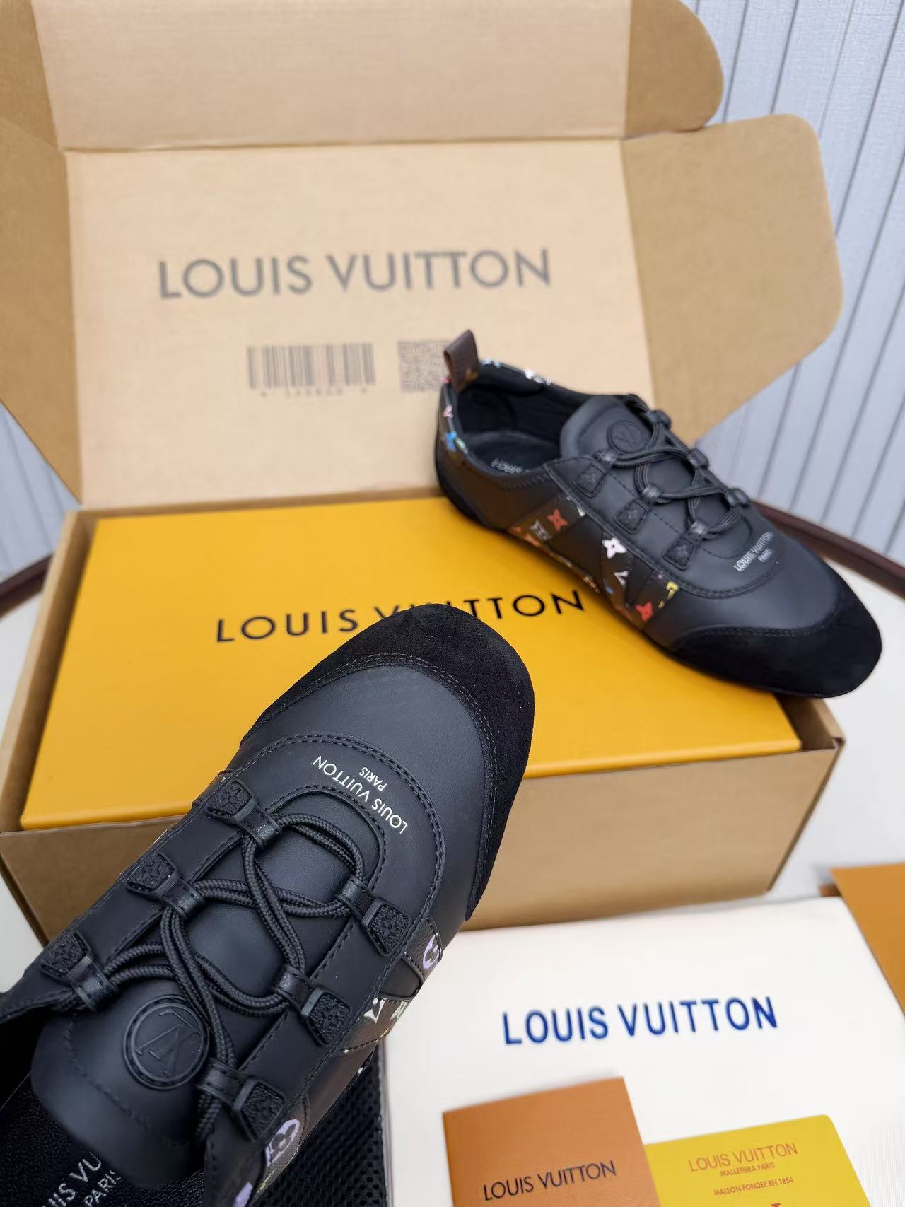 LV shoe