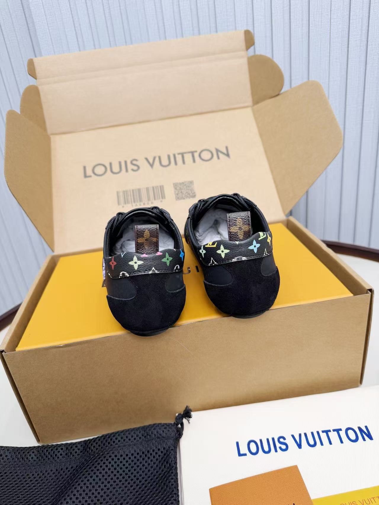 LV shoe