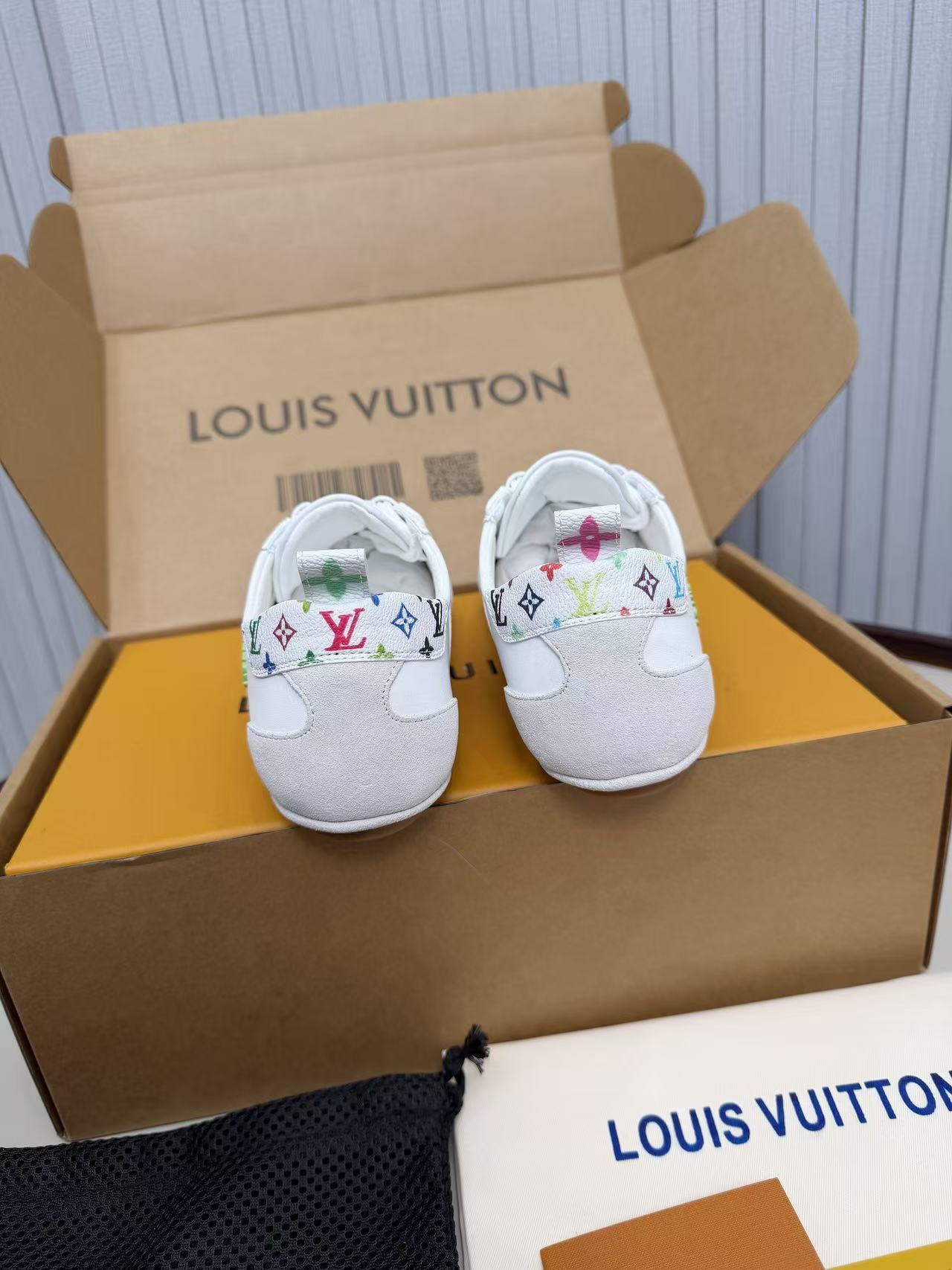 LV shoe