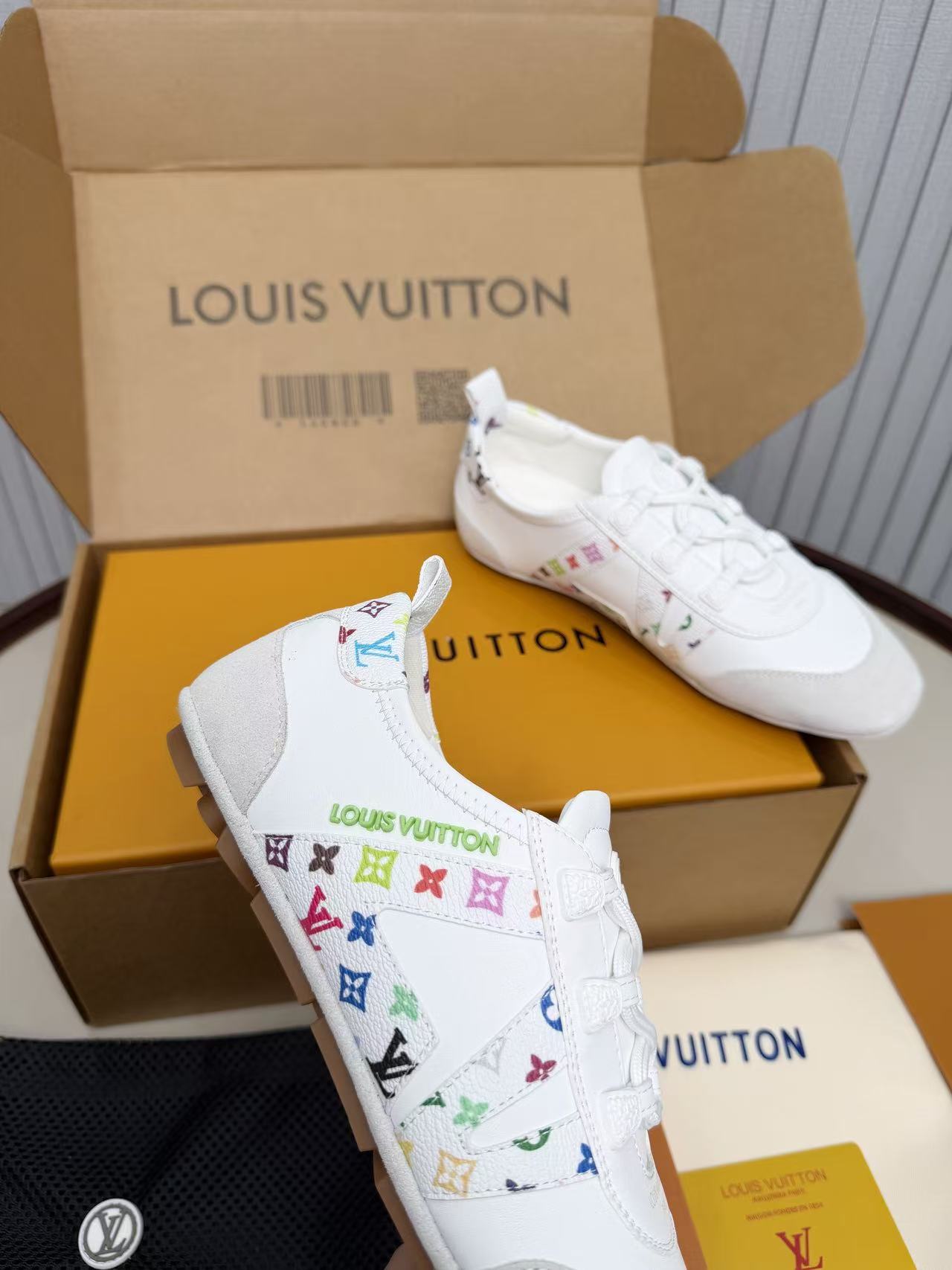 LV shoe