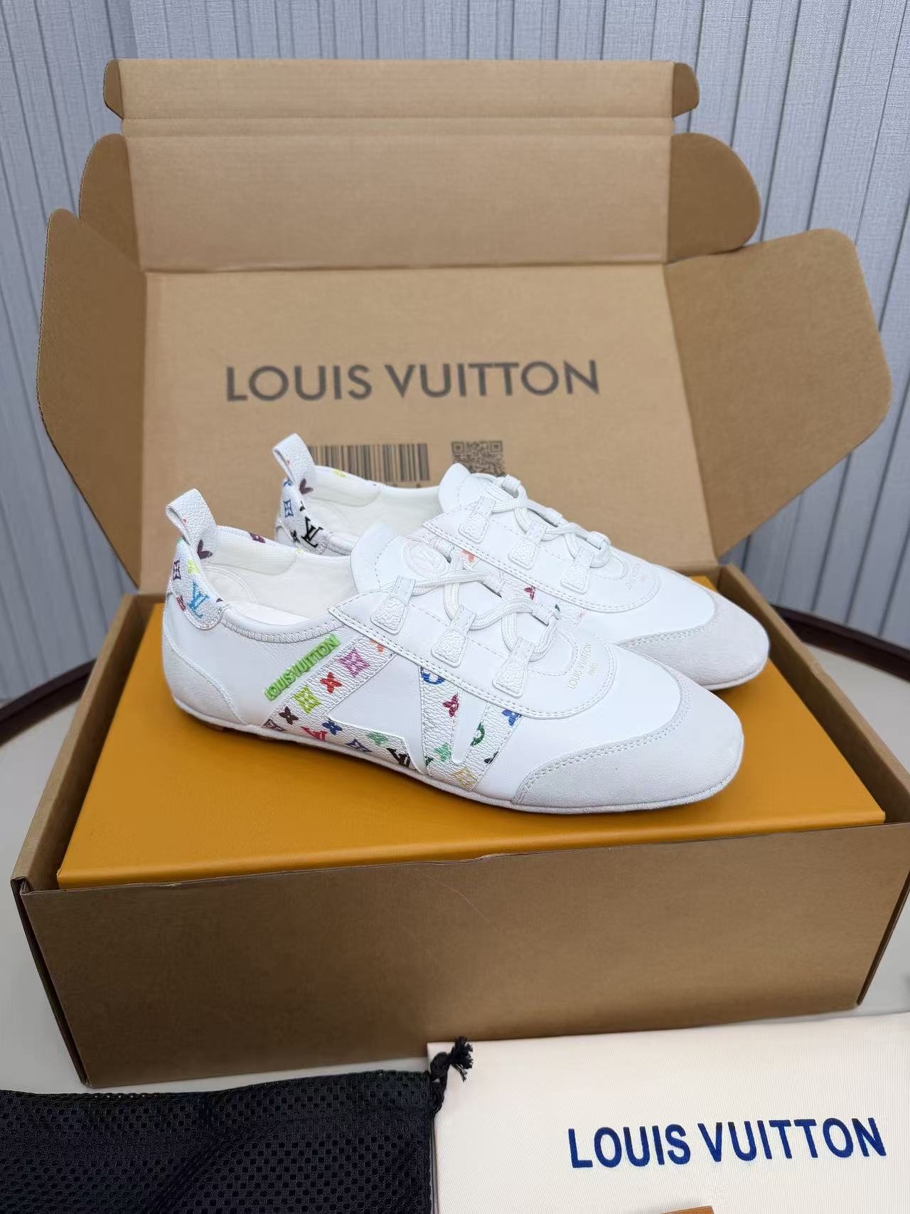 LV shoe