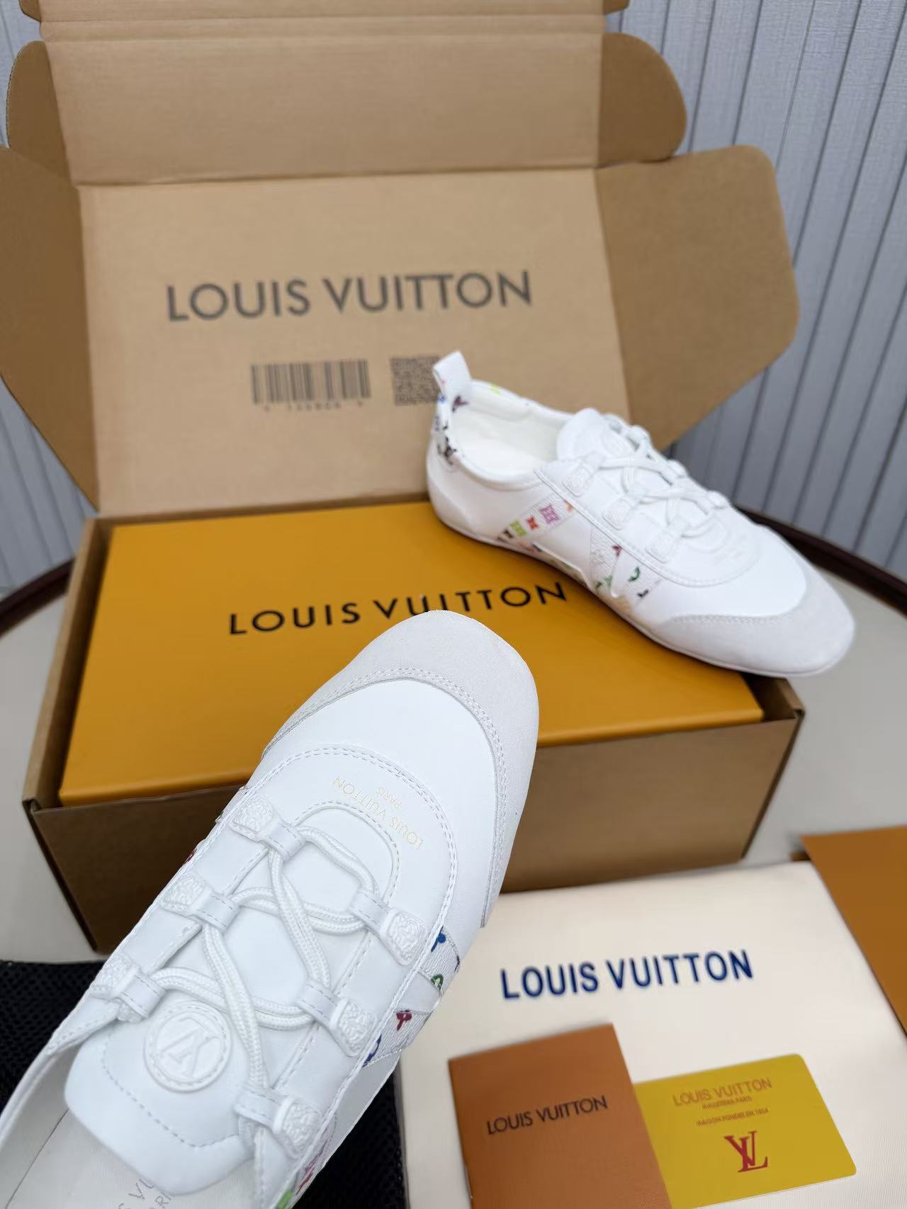 LV shoe