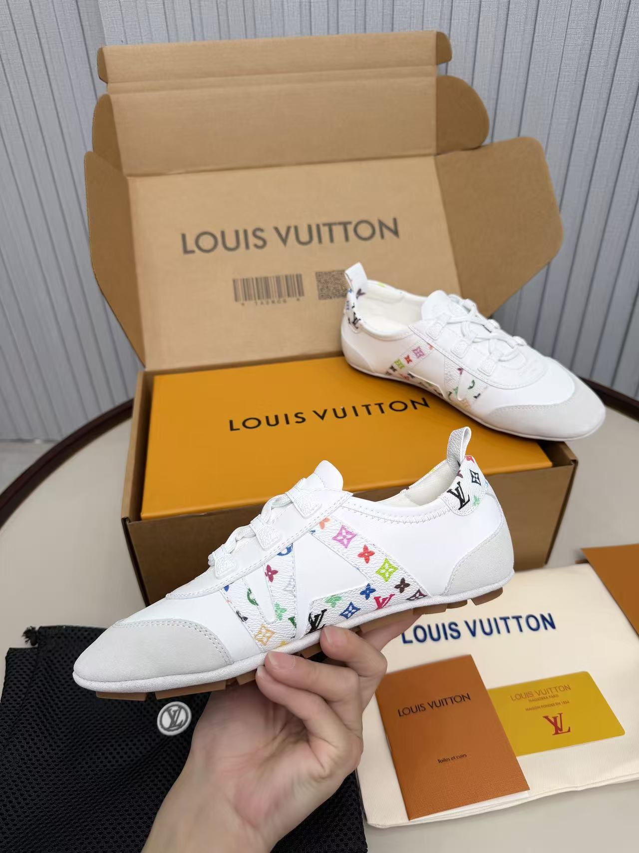 LV shoe