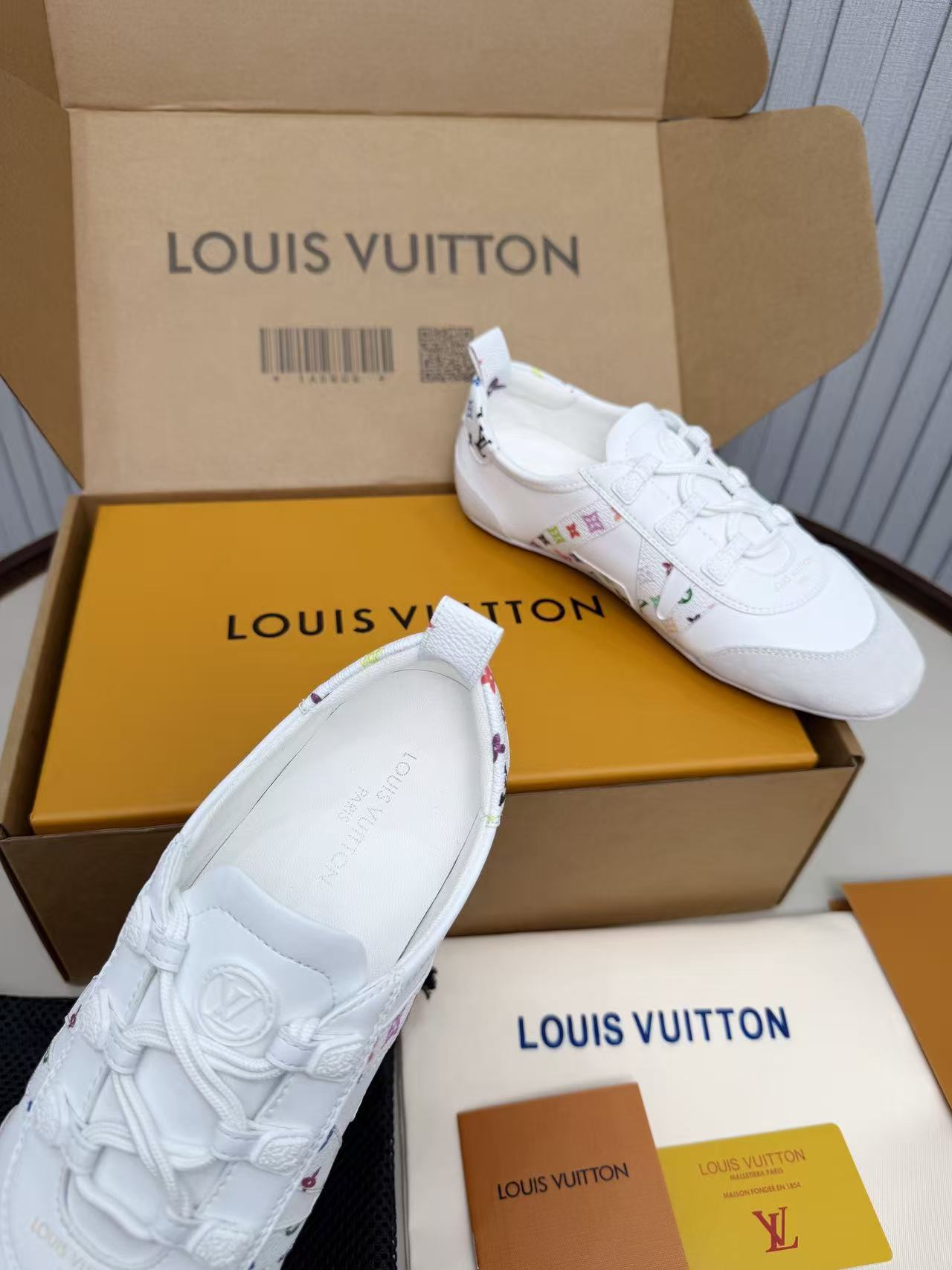 LV shoe
