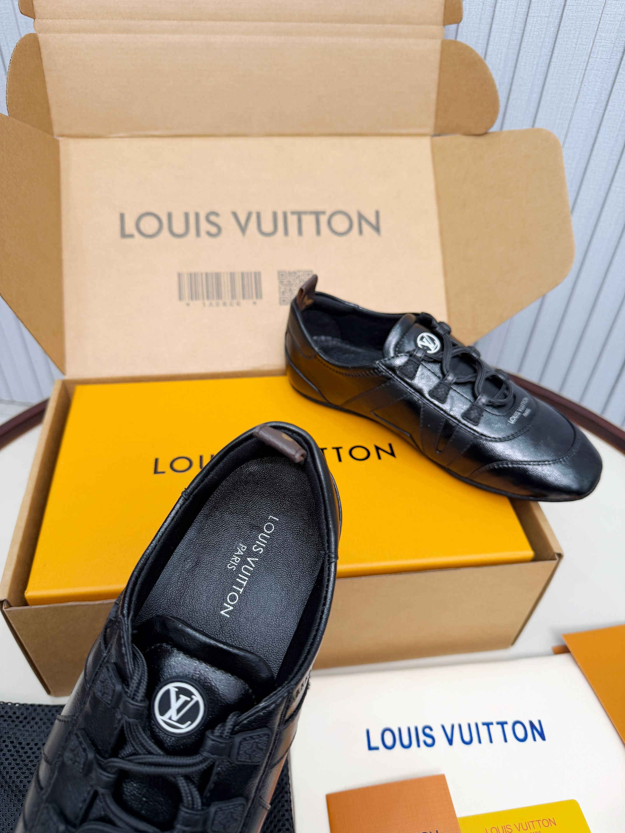 LV shoe