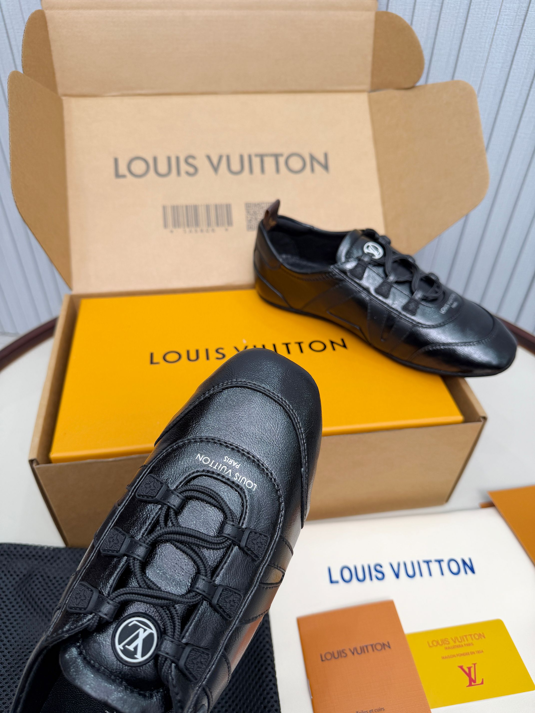 LV shoe