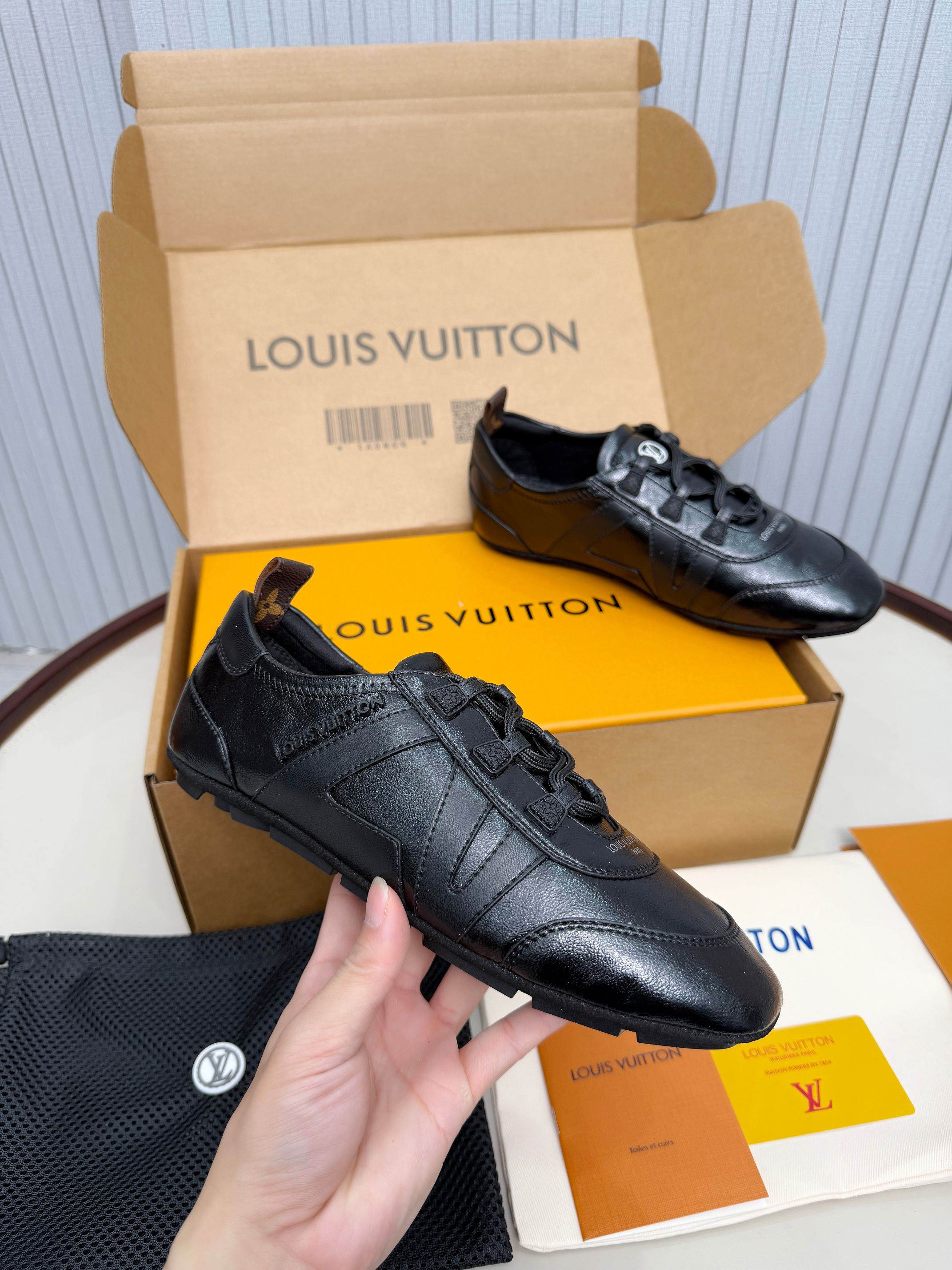 LV shoe