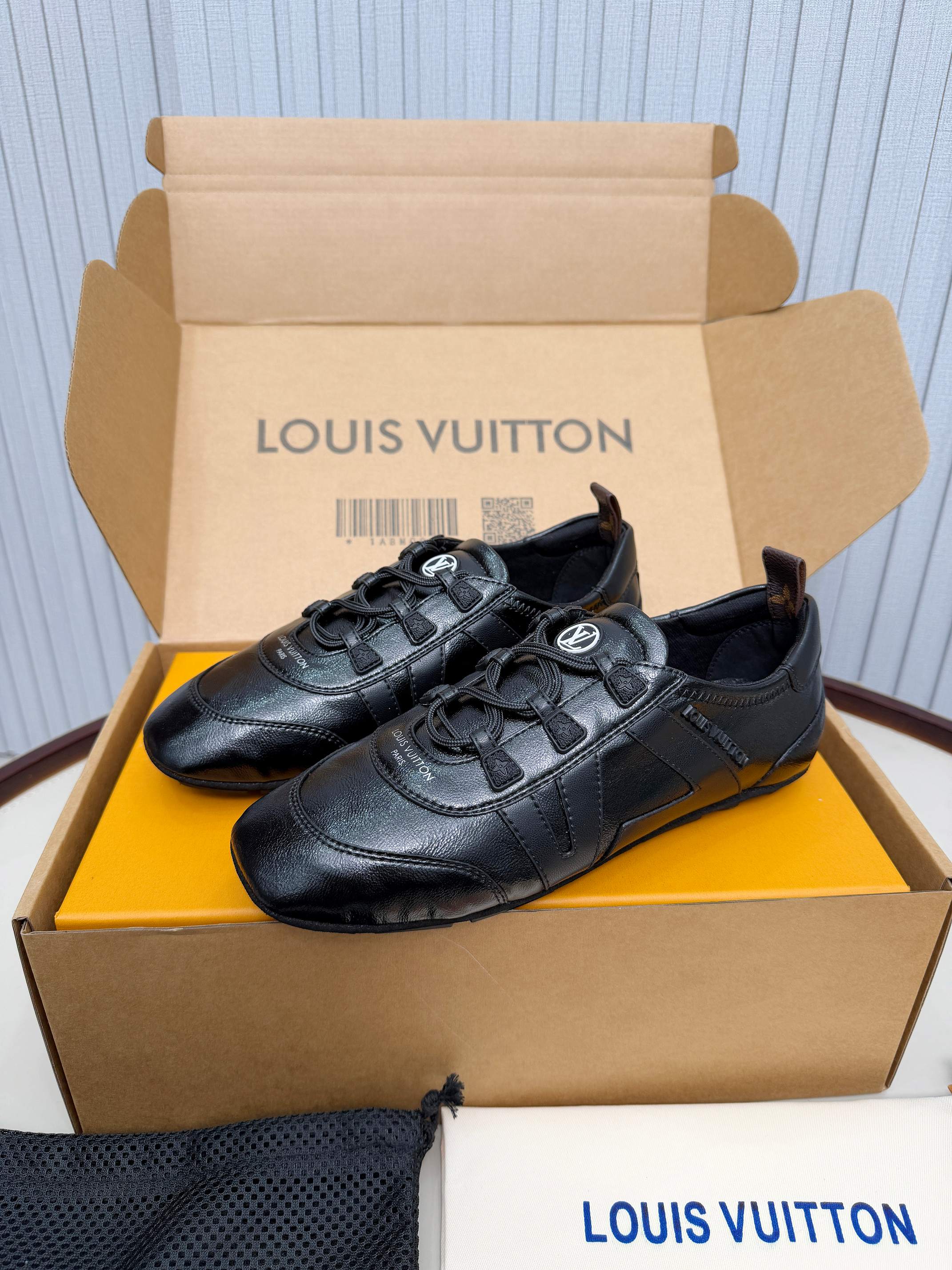 LV shoe