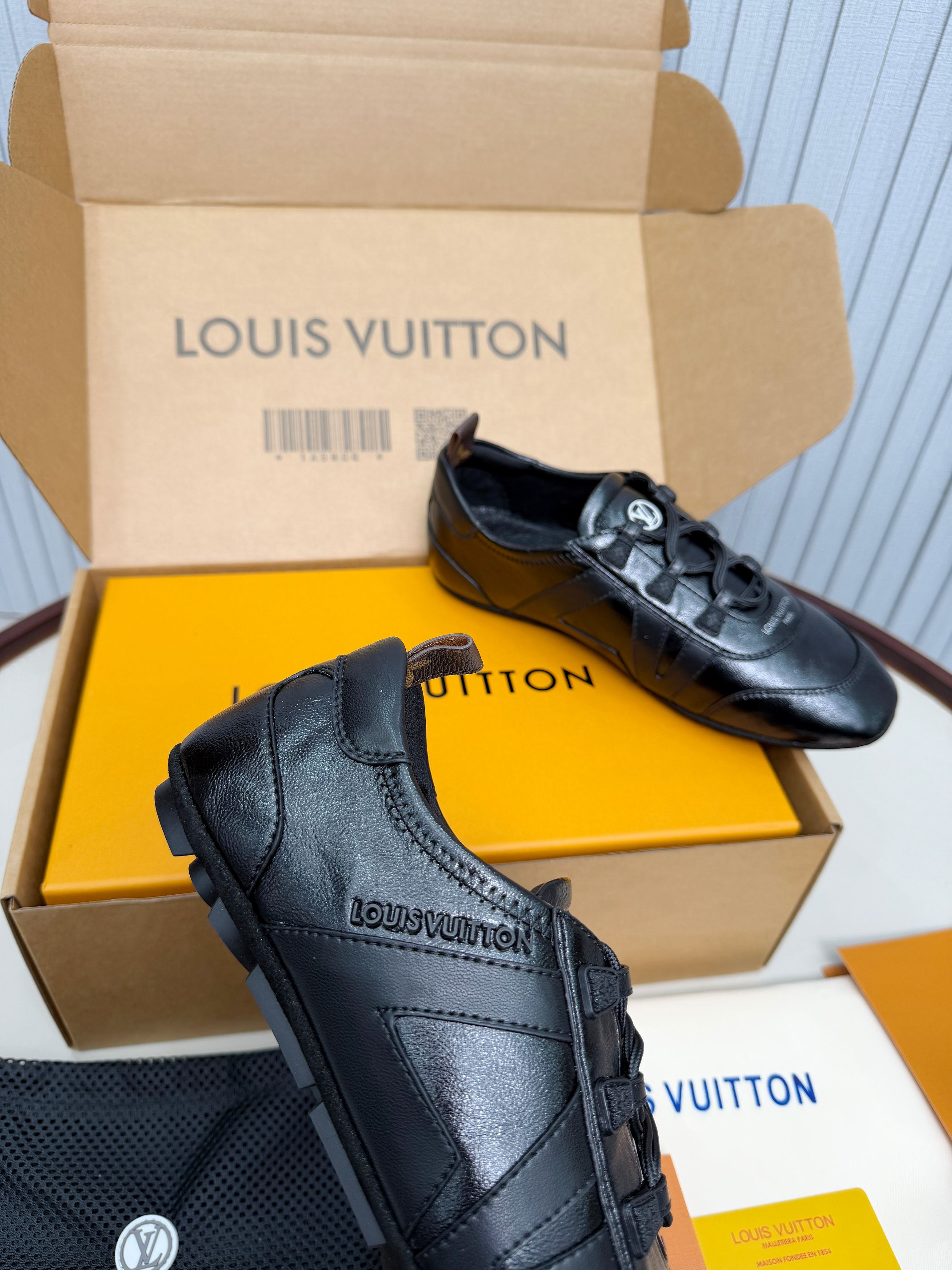 LV shoe