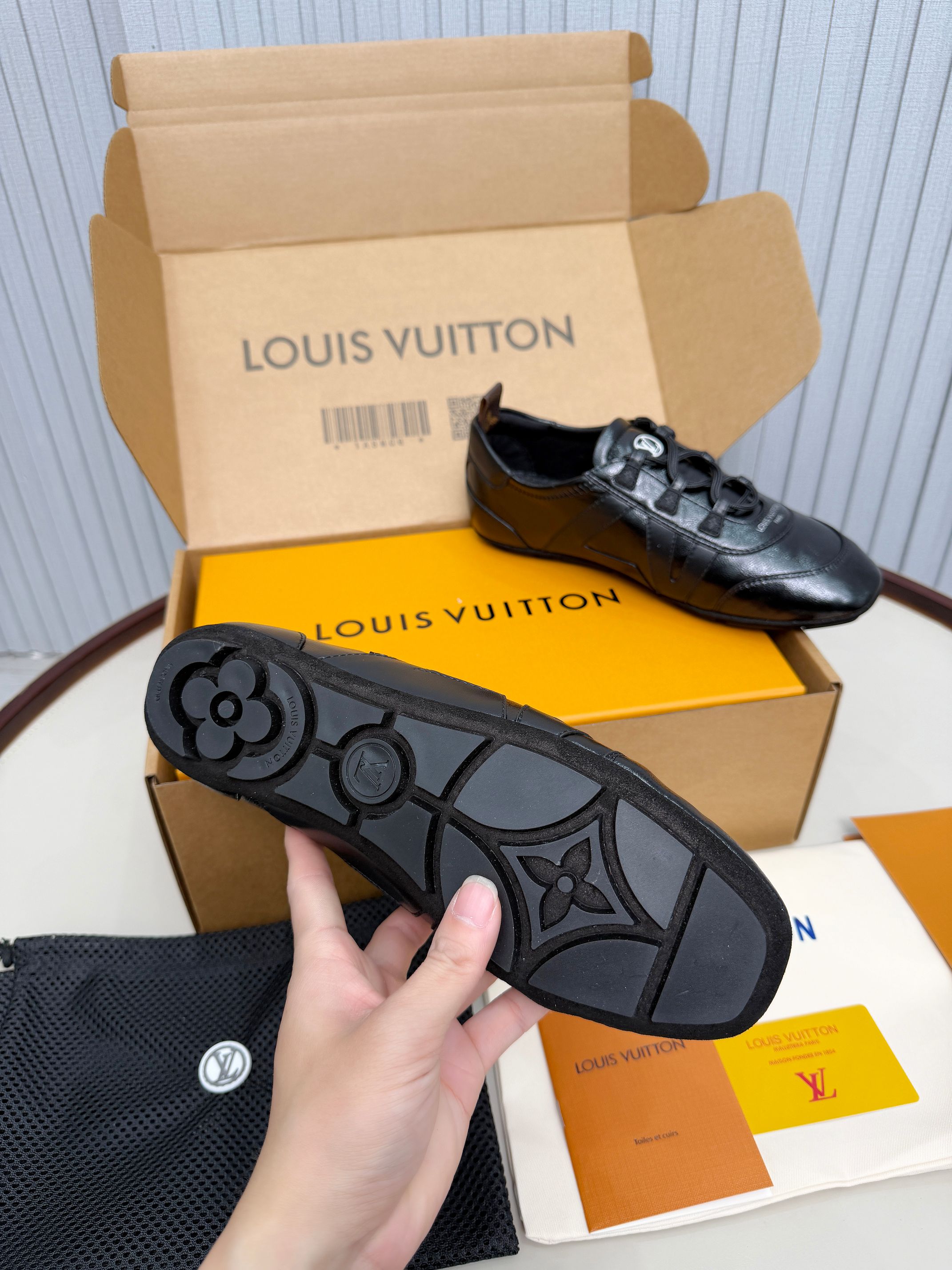 LV shoe
