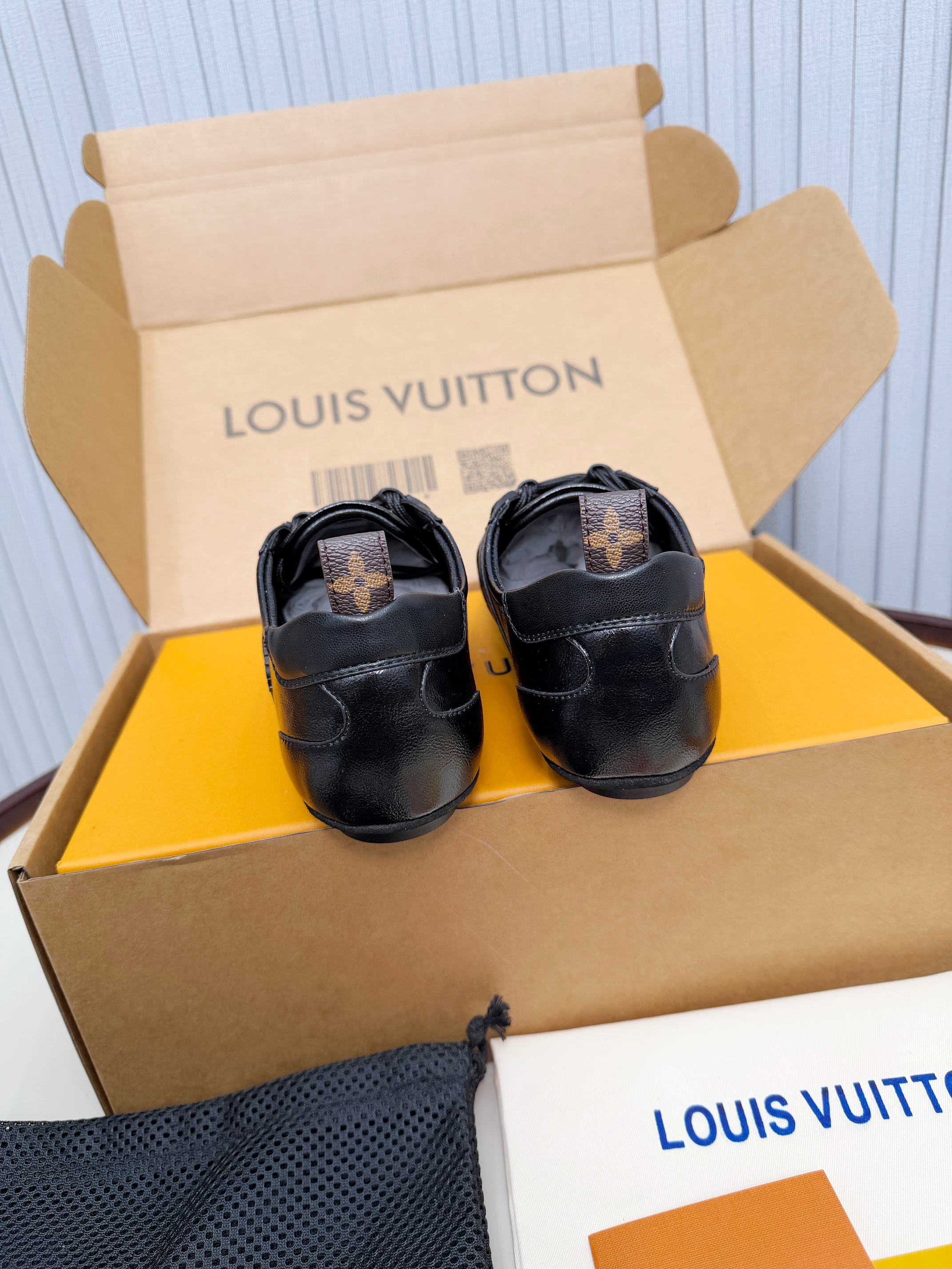LV shoe