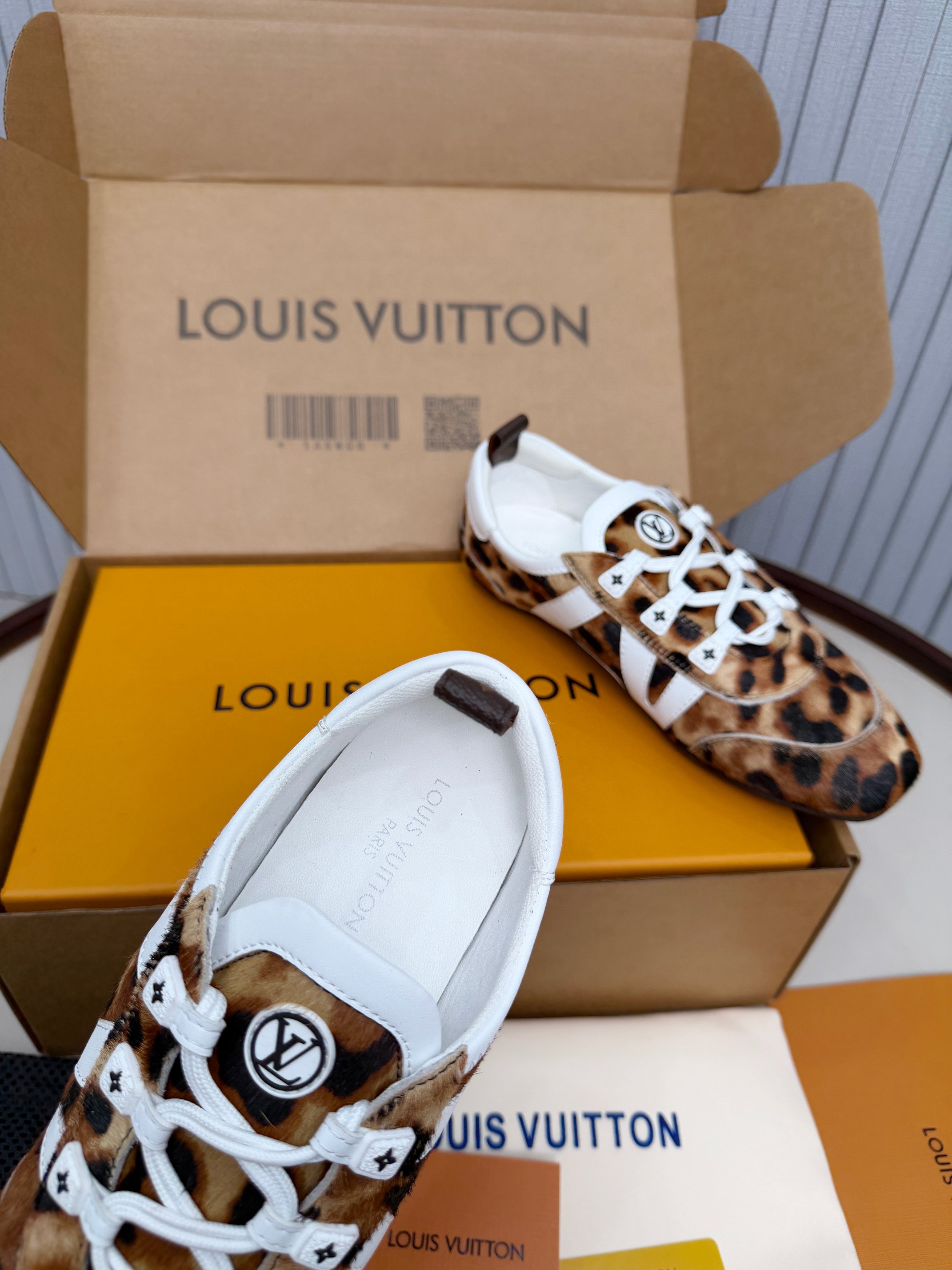 LV shoe