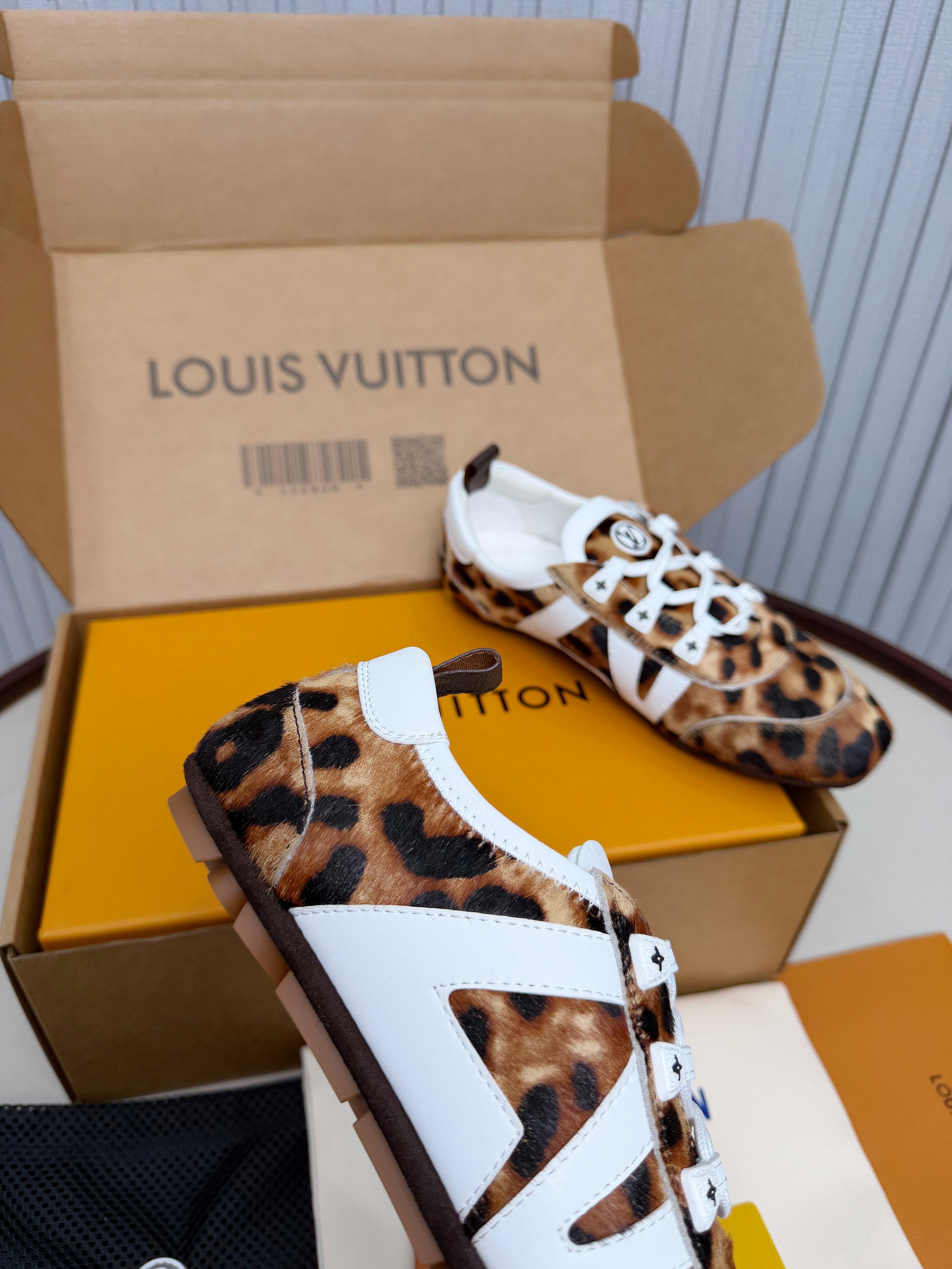 LV shoe
