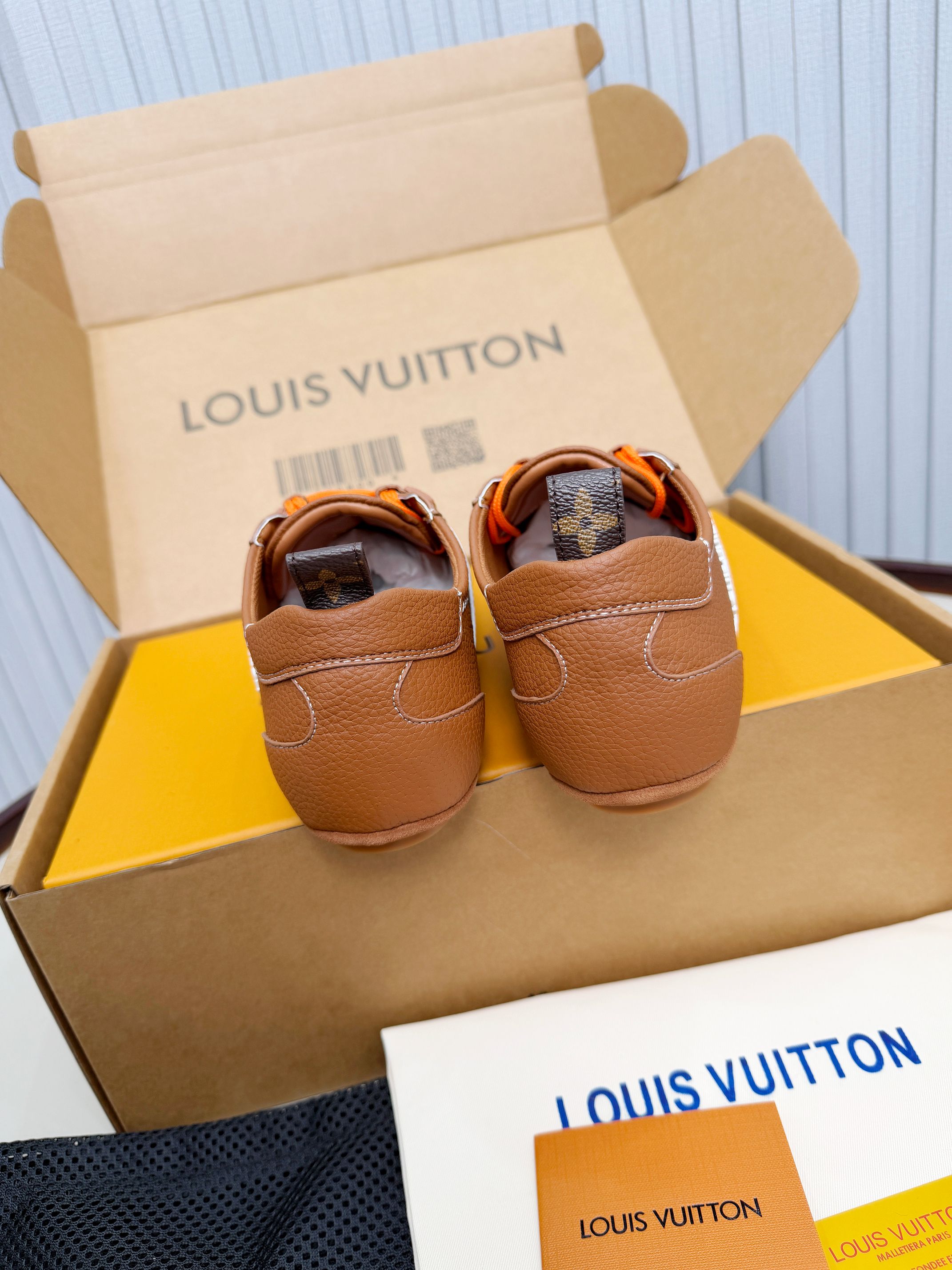 LV shoe