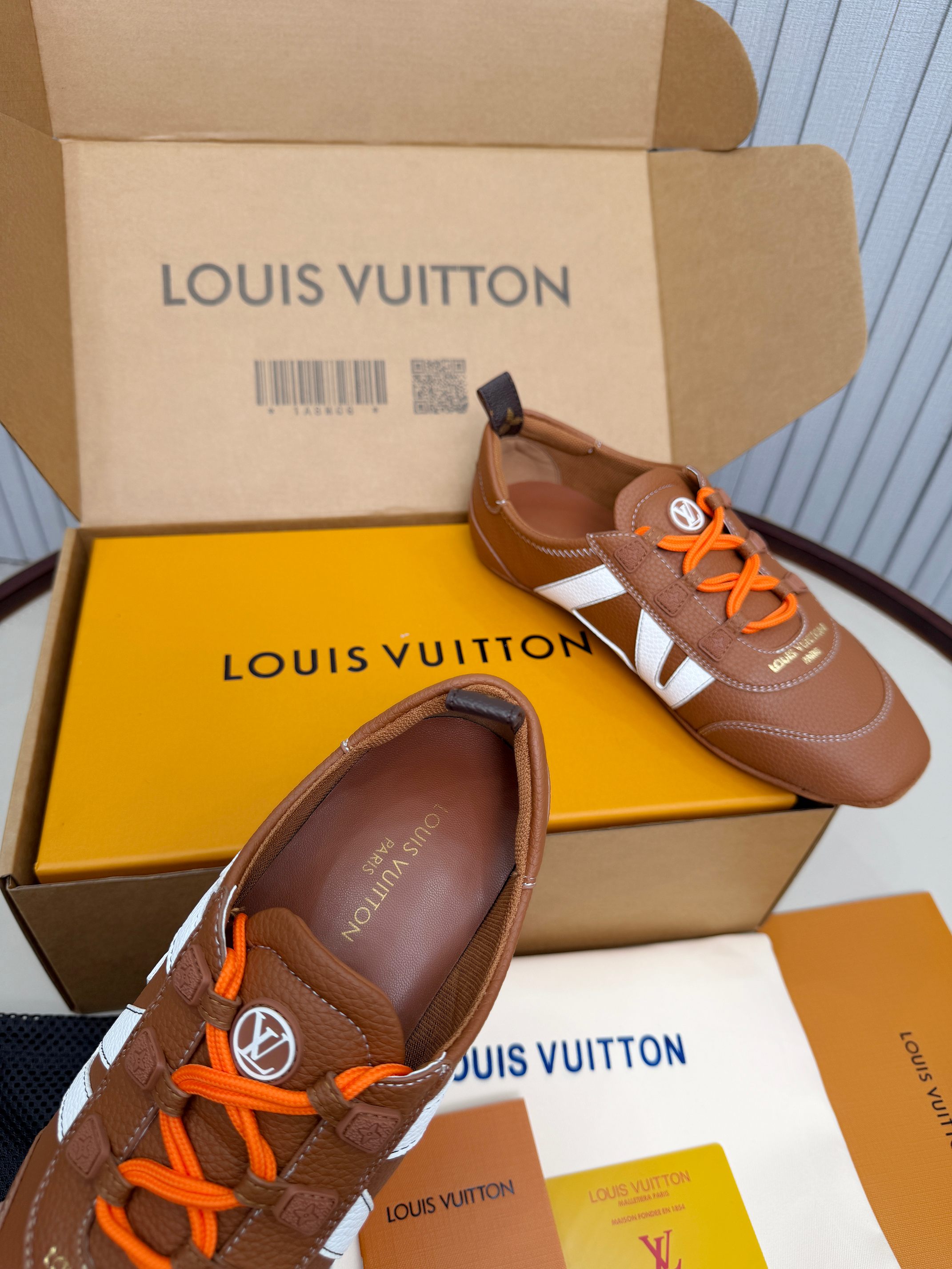 LV shoe