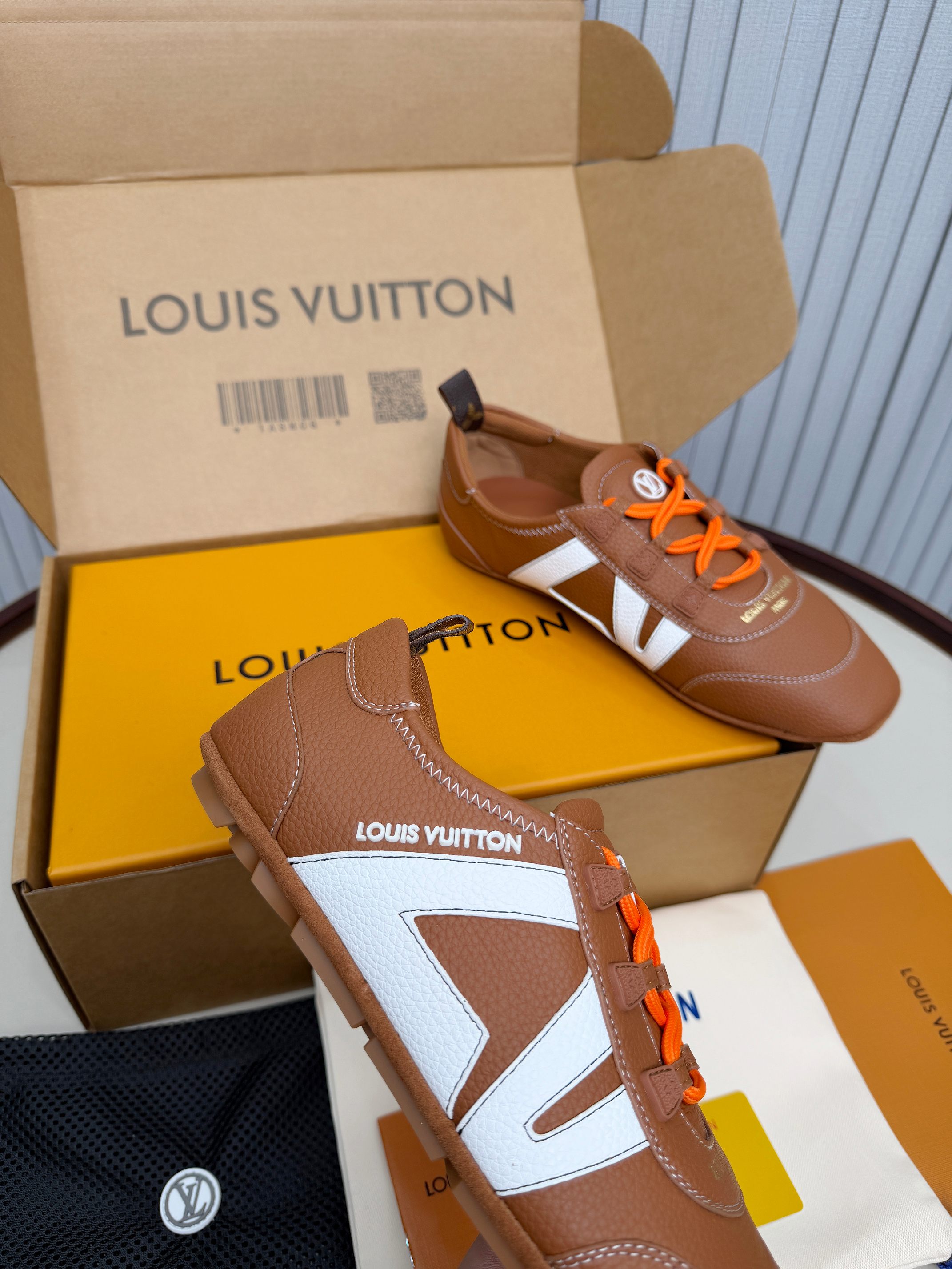 LV shoe