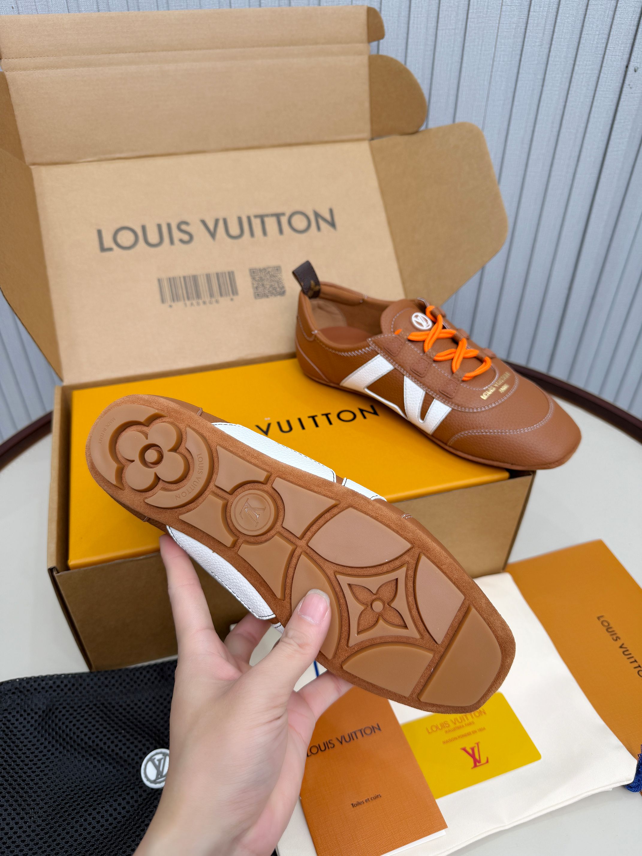 LV shoe