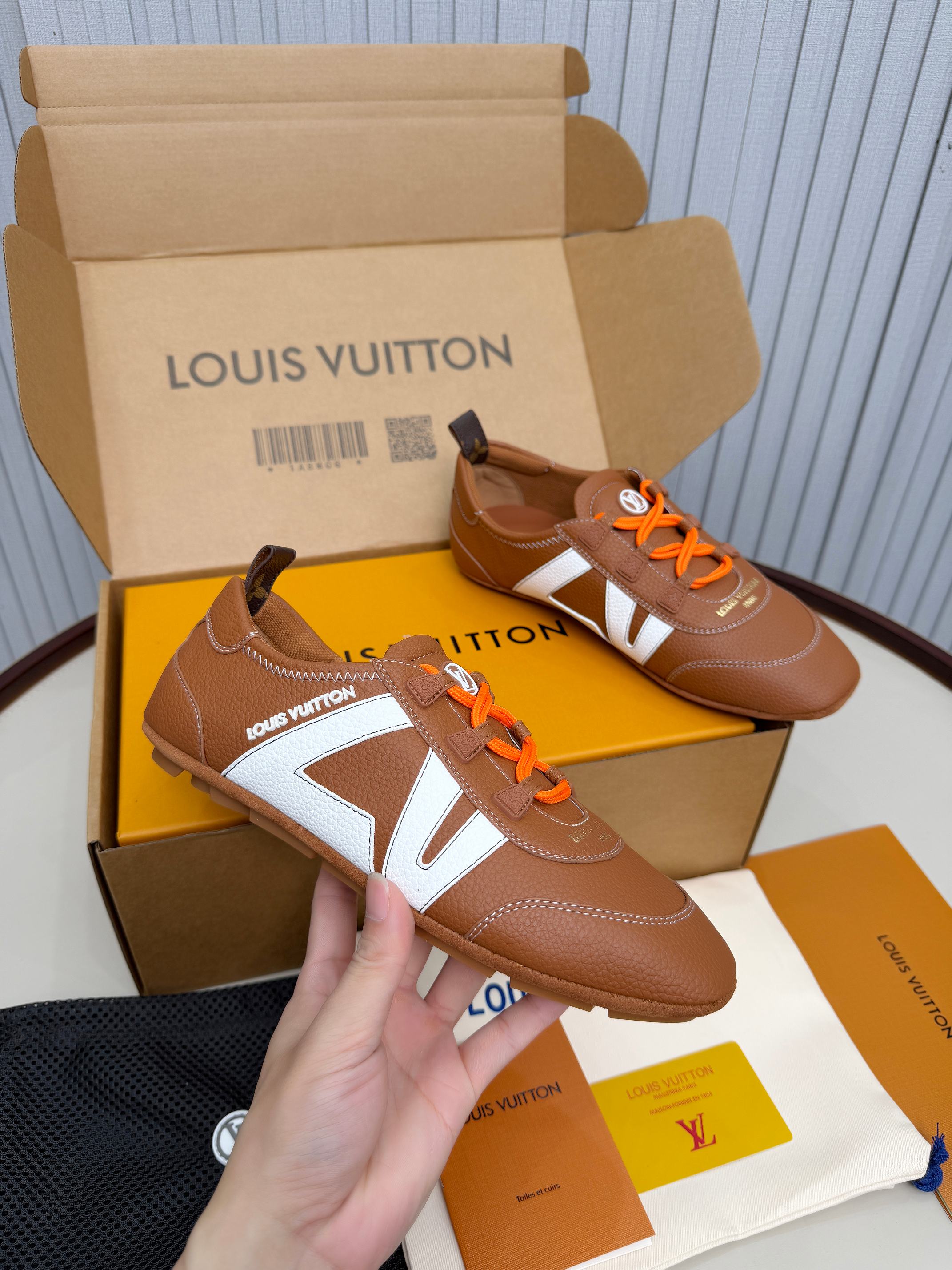 LV shoe