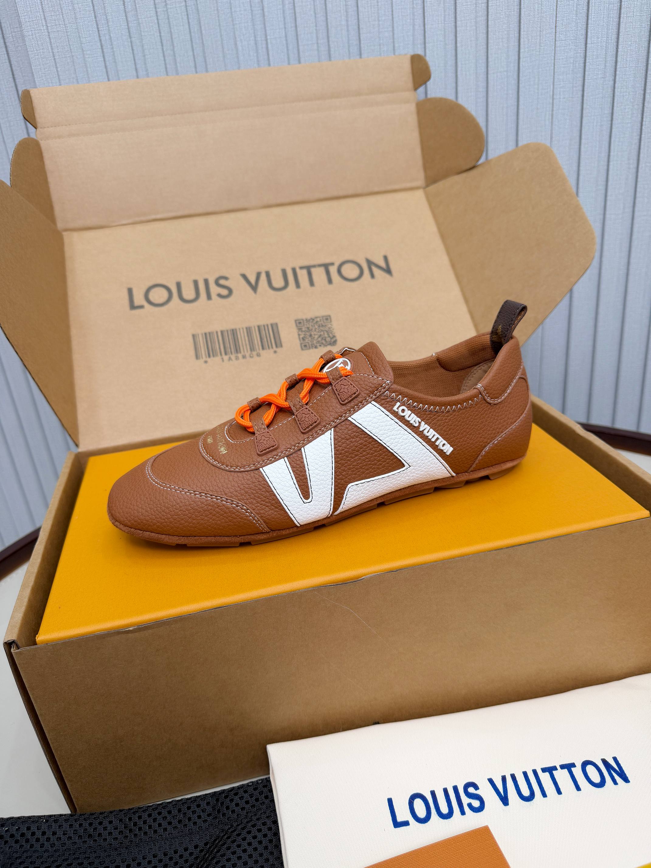 LV shoe