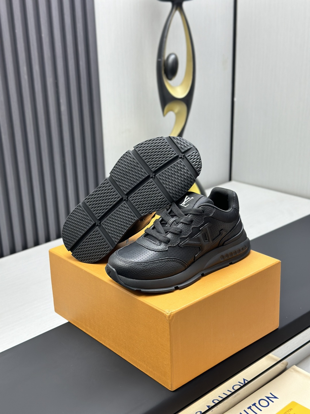 LV shoe