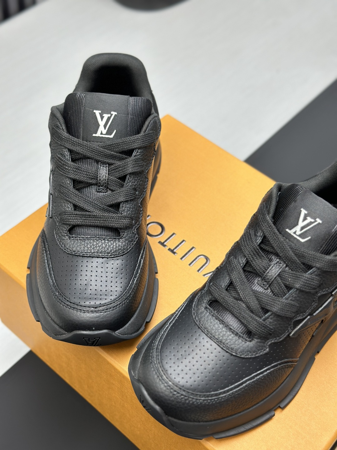 LV shoe