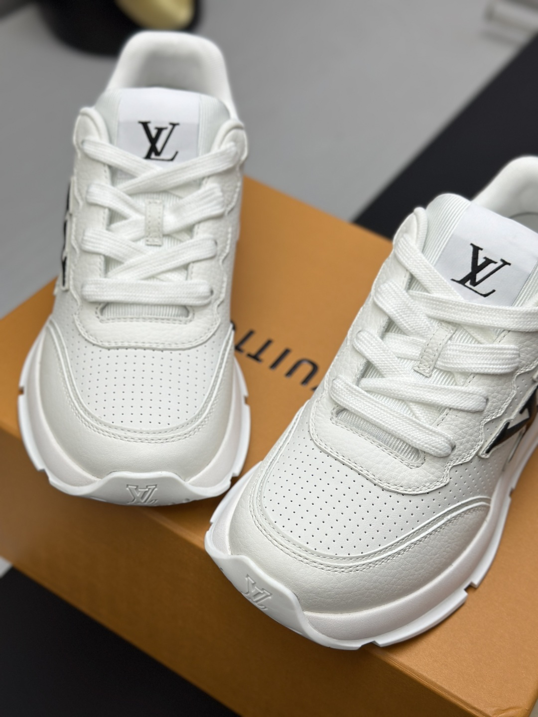 LV shoe
