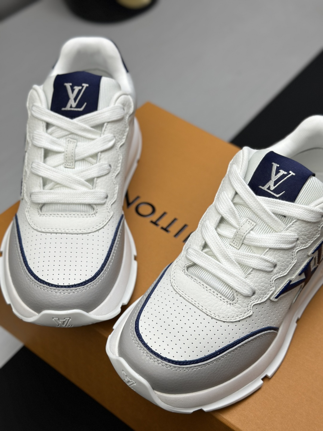LV shoe